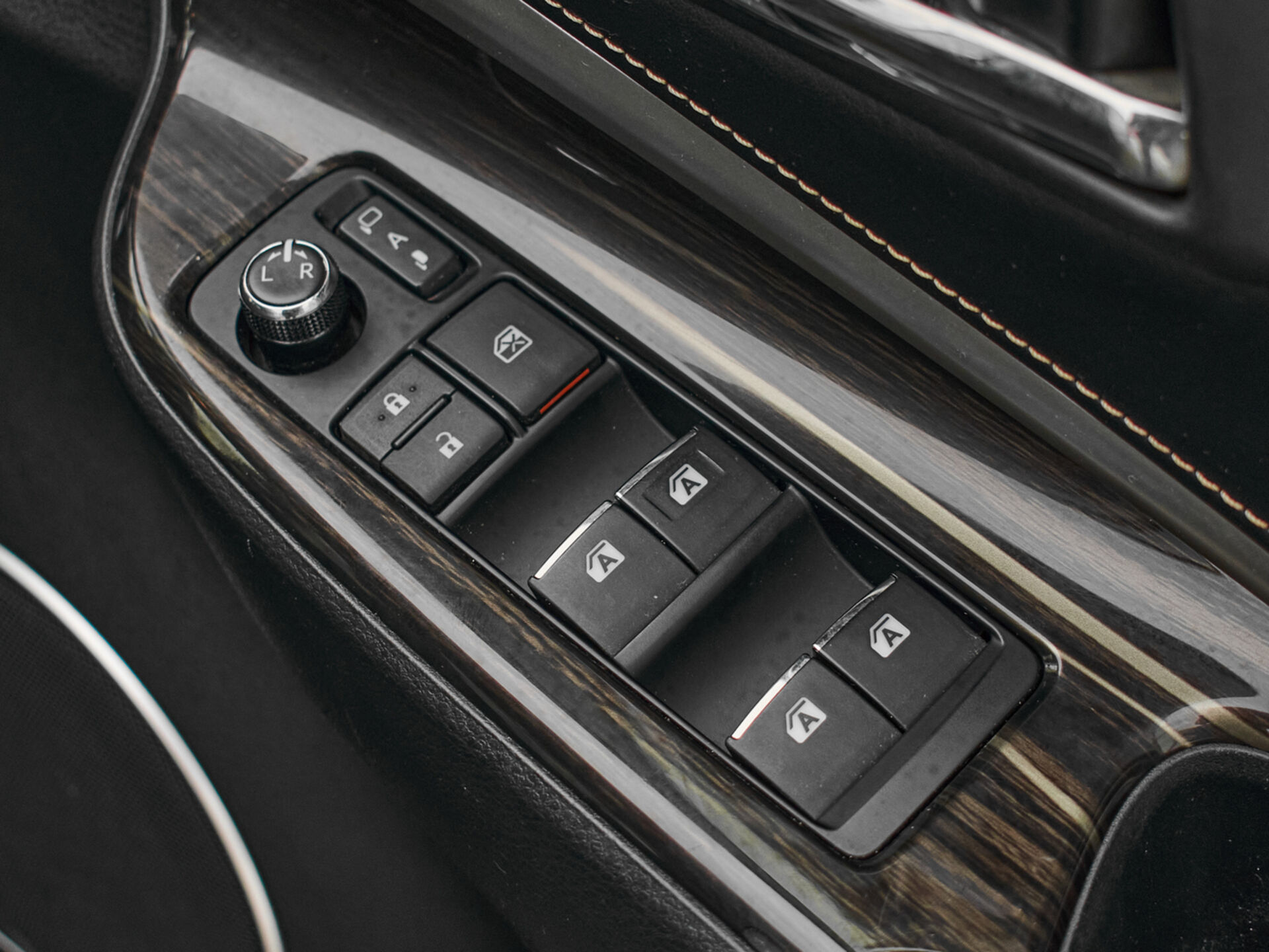 Купить Toyota Harrier 2.0 CVT (151 л.с.), 2017 в Екатеренбурге