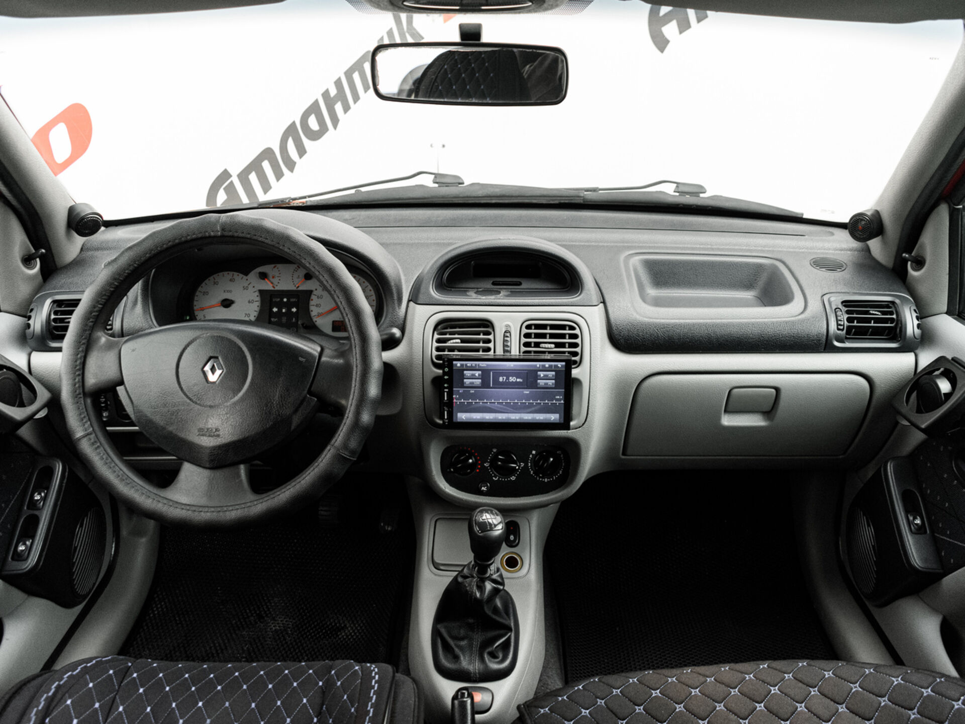 Купить Renault Symbol 1.4 MT (75 л.с.), 2002 в Екатеренбурге