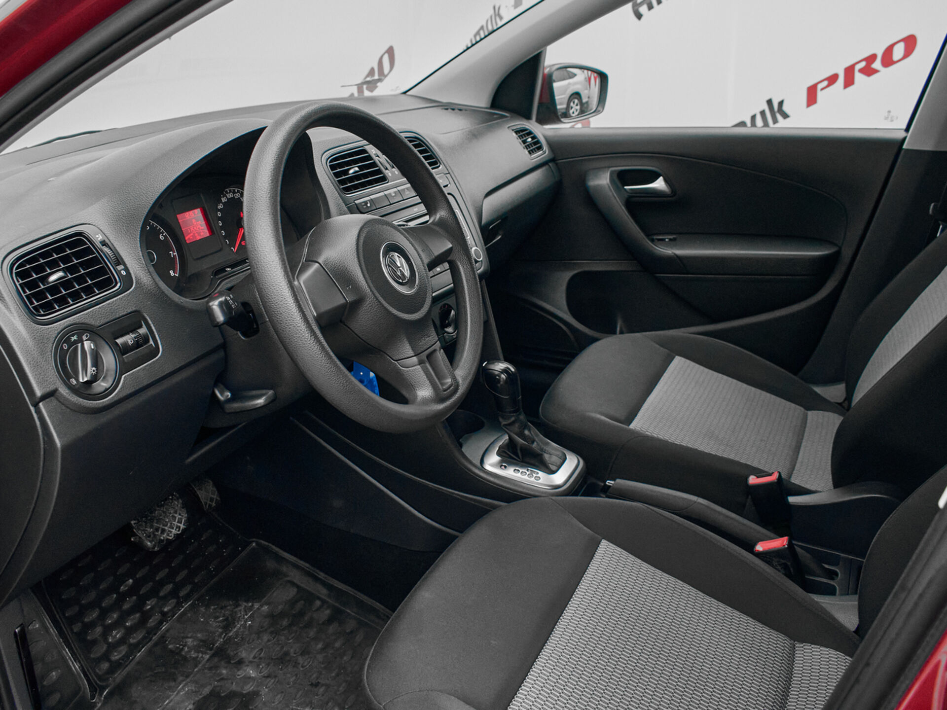 Купить Volkswagen Polo 1.6 AT (105 л.с.), 2011 в Екатеренбурге