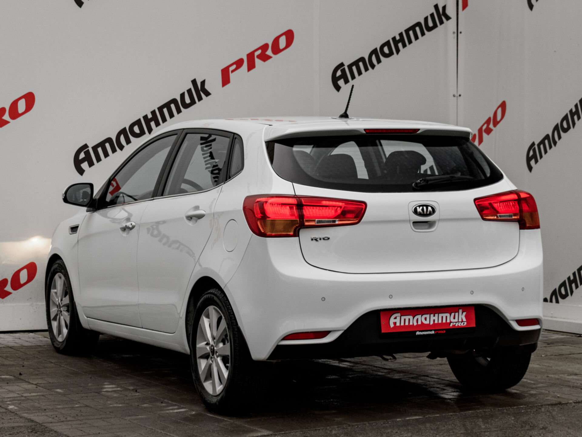 Купить Kia Rio 1.6 AT (123 л.с.), 2015 в Екатеренбурге
