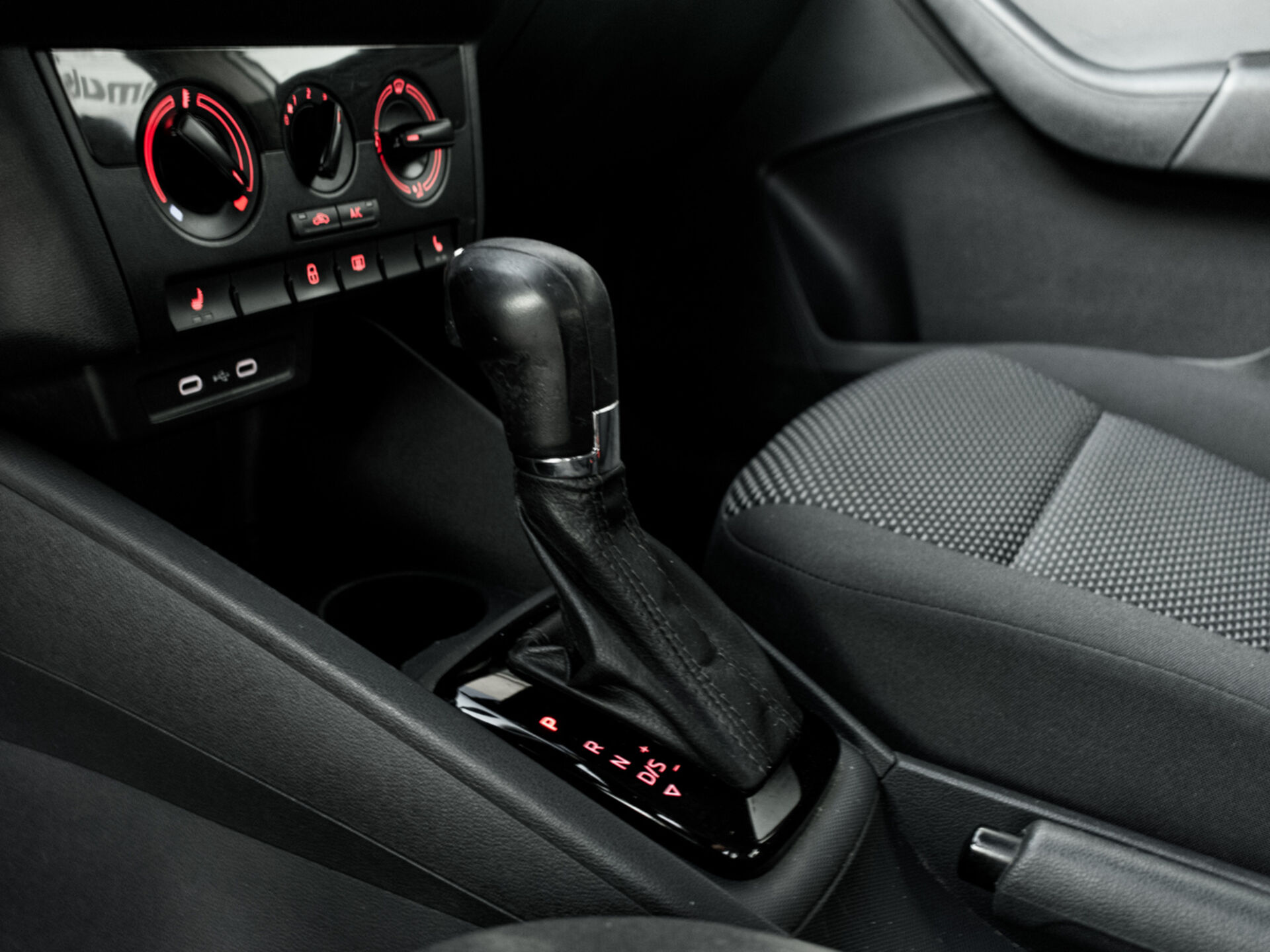 Купить Volkswagen Polo 1.6 AT (110 л.с.), 2021 в Екатеренбурге