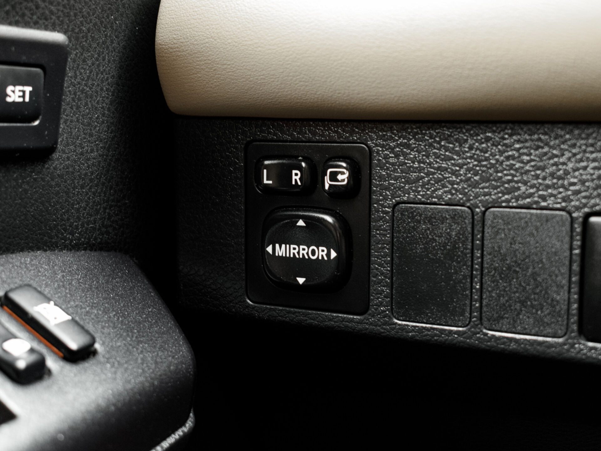 Купить Toyota RAV4 2.0 CVT (146 л.с.) 4WD, 2017 в Екатеренбурге