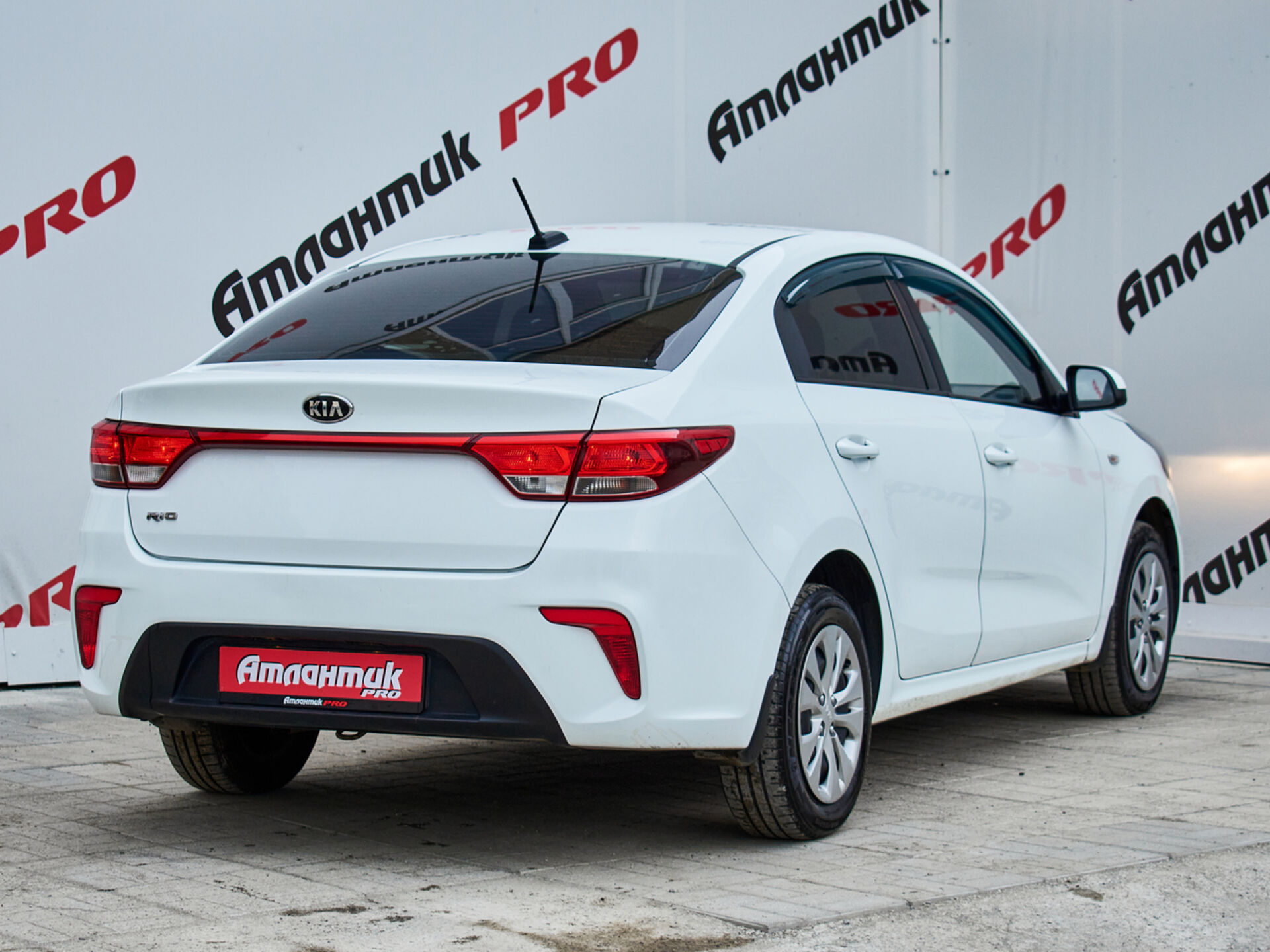 Купить Kia Rio 1.6 AT (123 л.с.), 2018 в Екатеренбурге