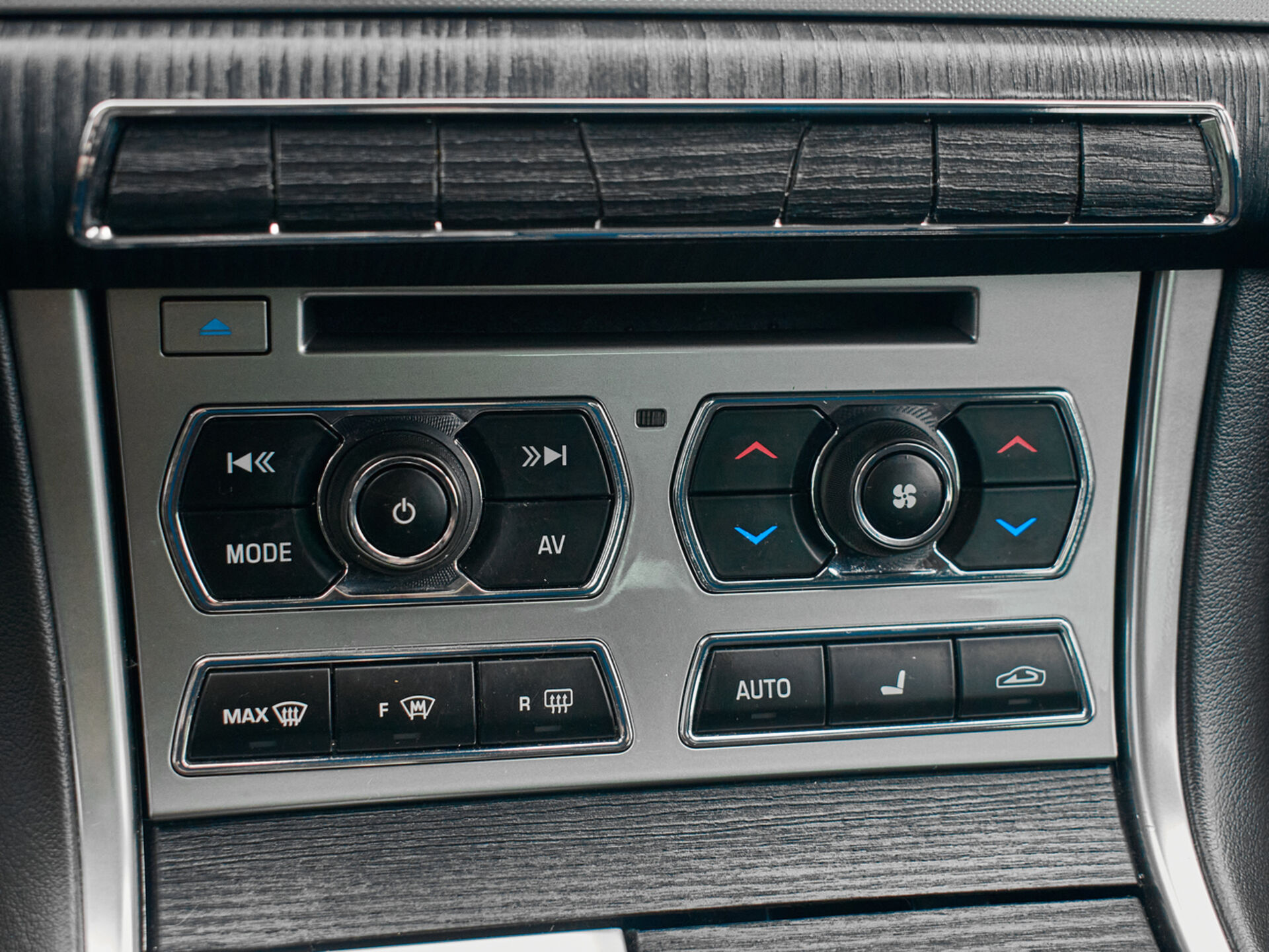 Купить Jaguar XF 2.0 AT (240 л.с.), 2014 в Екатеренбурге