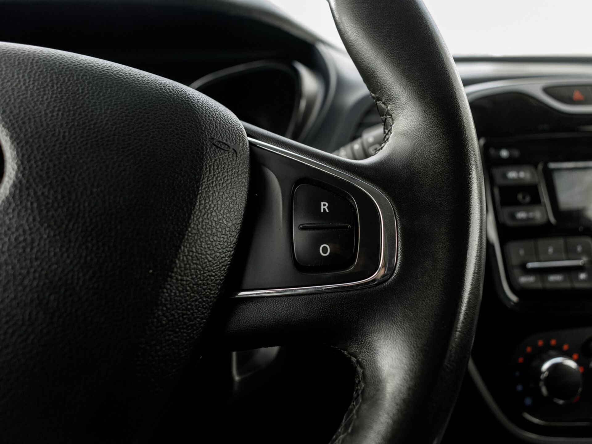 Купить Renault Kaptur 1.6 CVT (114 л.с.), 2019 в Екатеренбурге