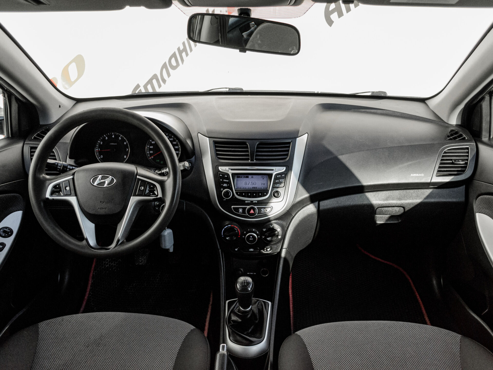 Купить Hyundai Solaris 1.6 MT (123 л.с.), 2013 в Екатеренбурге