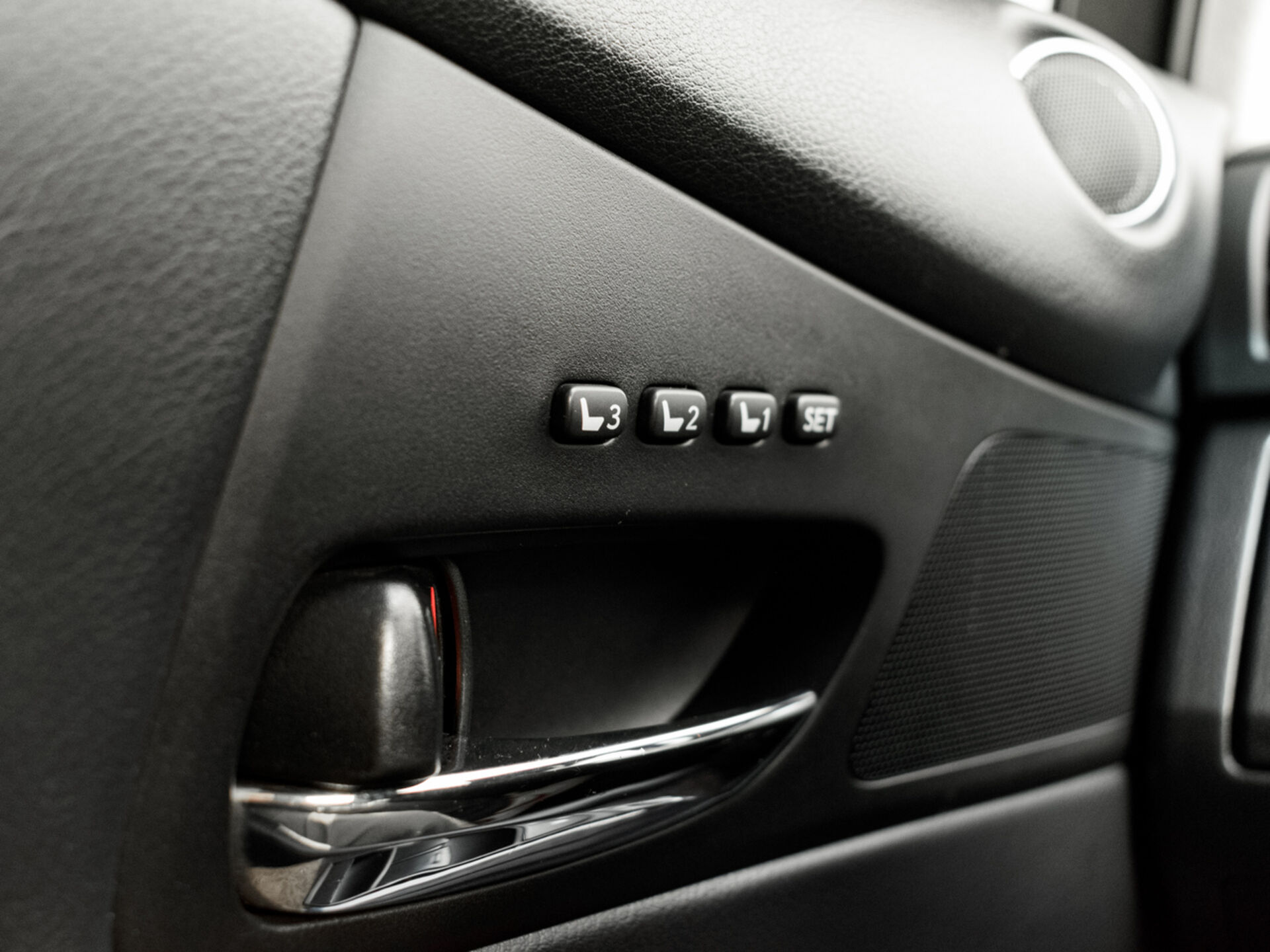 Купить Lexus RX 270 2.7 AT (188 л.с.), 2013 в Екатеренбурге