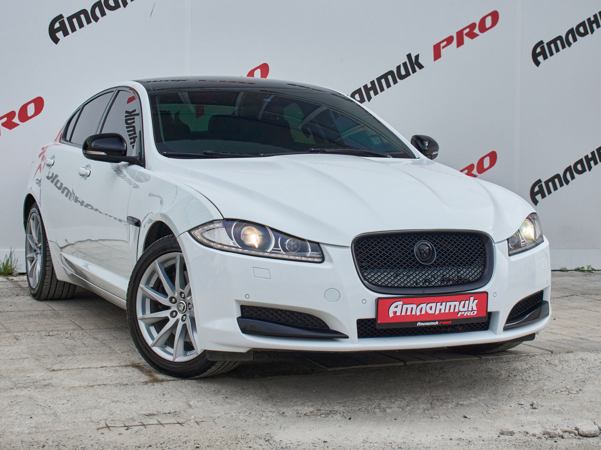 Купить Jaguar XF 2.0 AT (240 л.с.), 2014 в Екатеренбурге