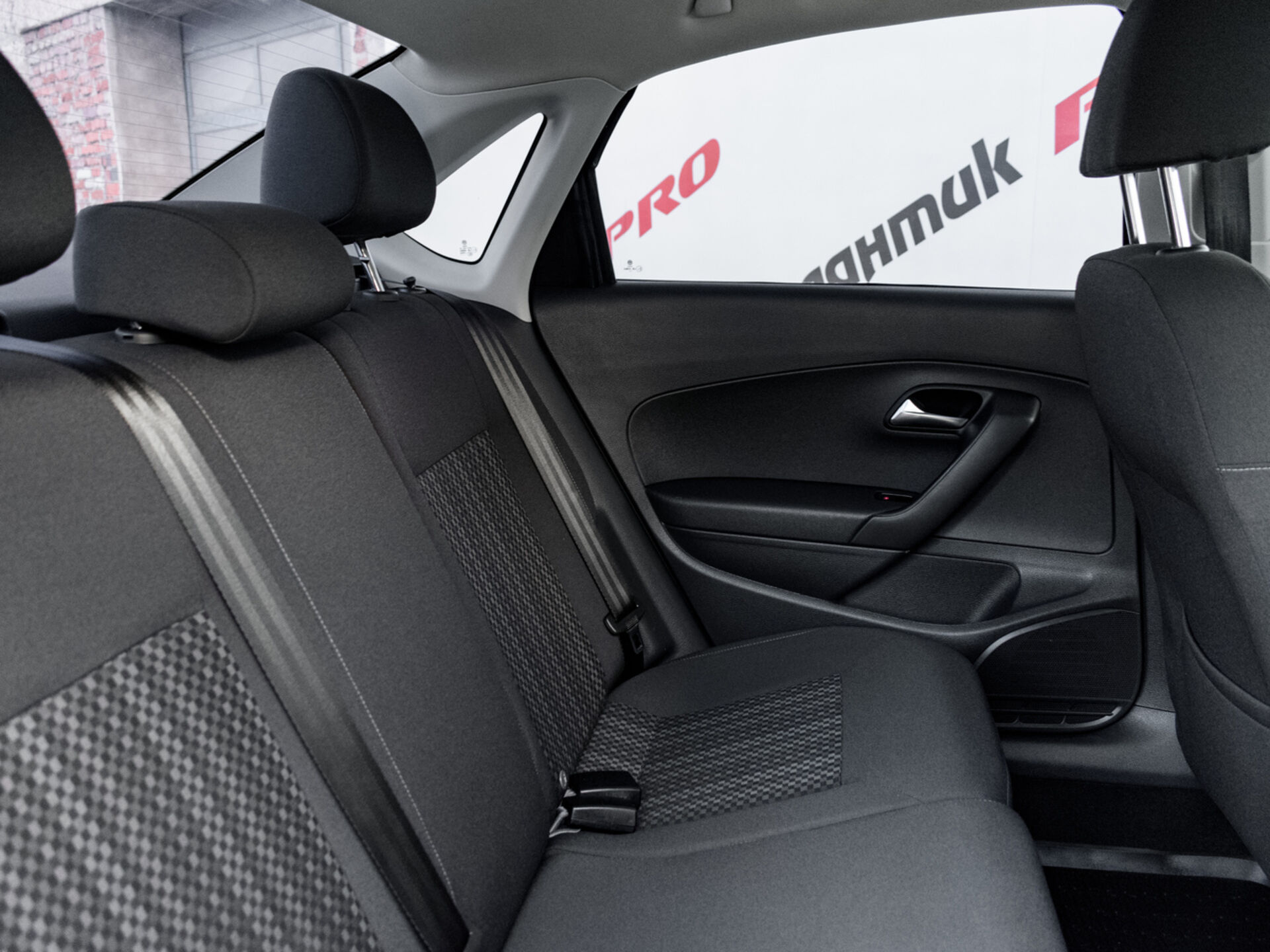 Купить Volkswagen Polo 1.6 AT (110 л.с.), 2017 в Екатеренбурге