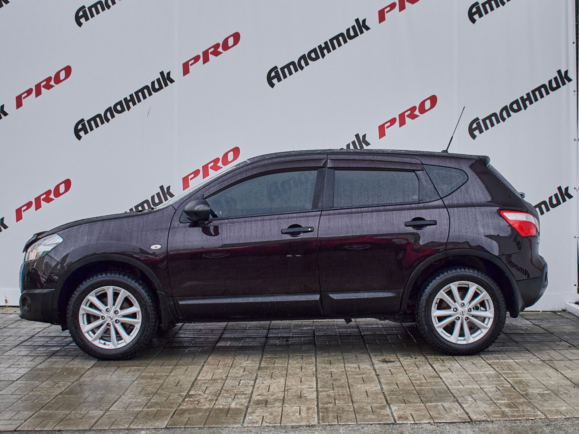Купить Nissan Qashqai 1.6 MT (114 л.с.), 2013 в Екатеренбурге