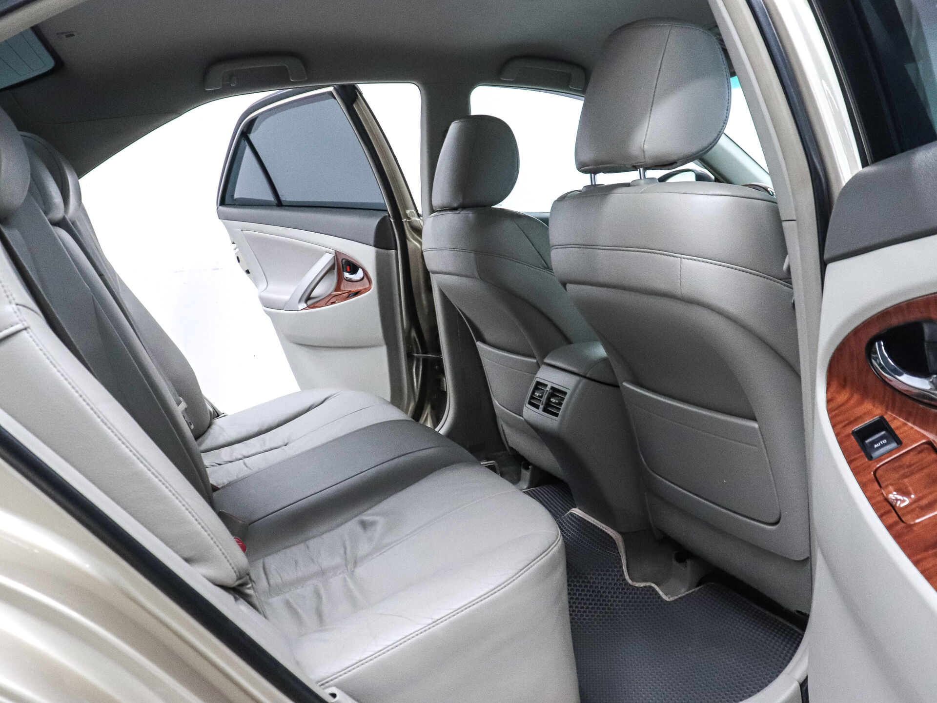 Toyota Camry 2010 24