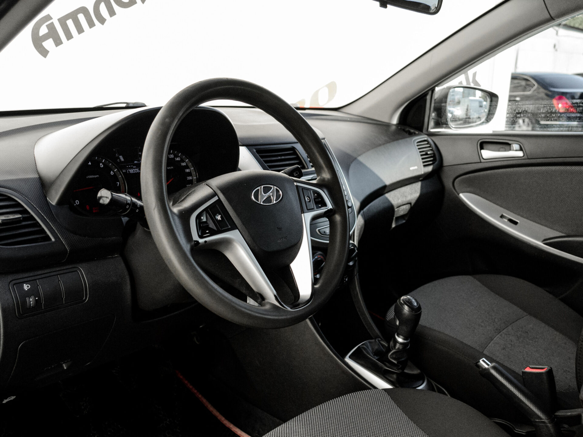 Купить Hyundai Solaris 1.6 MT (123 л.с.), 2013 в Екатеренбурге