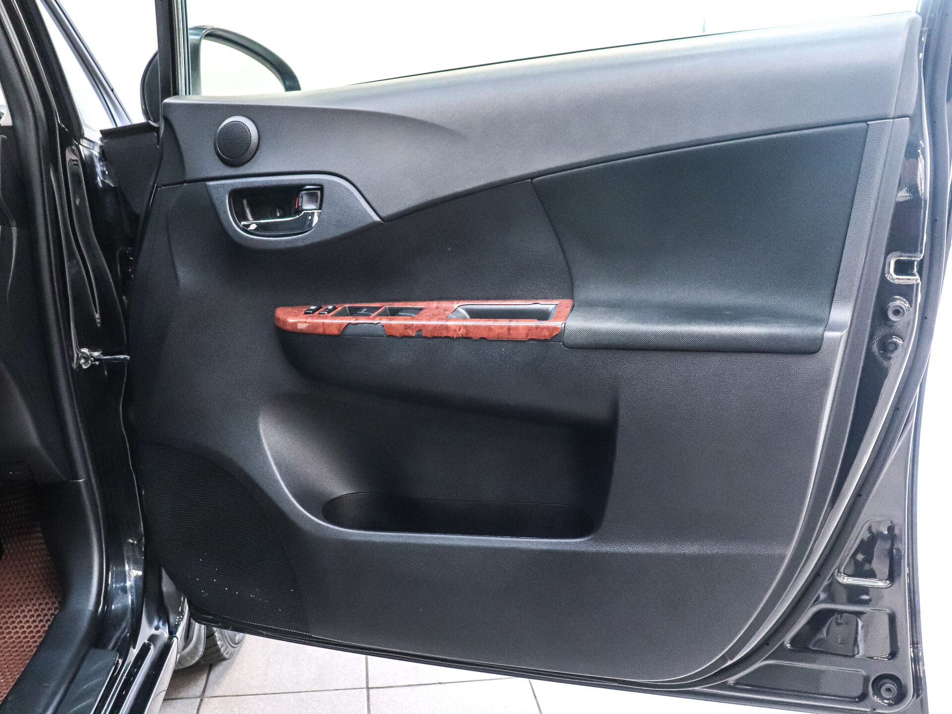 Toyota Ractis 2016 3