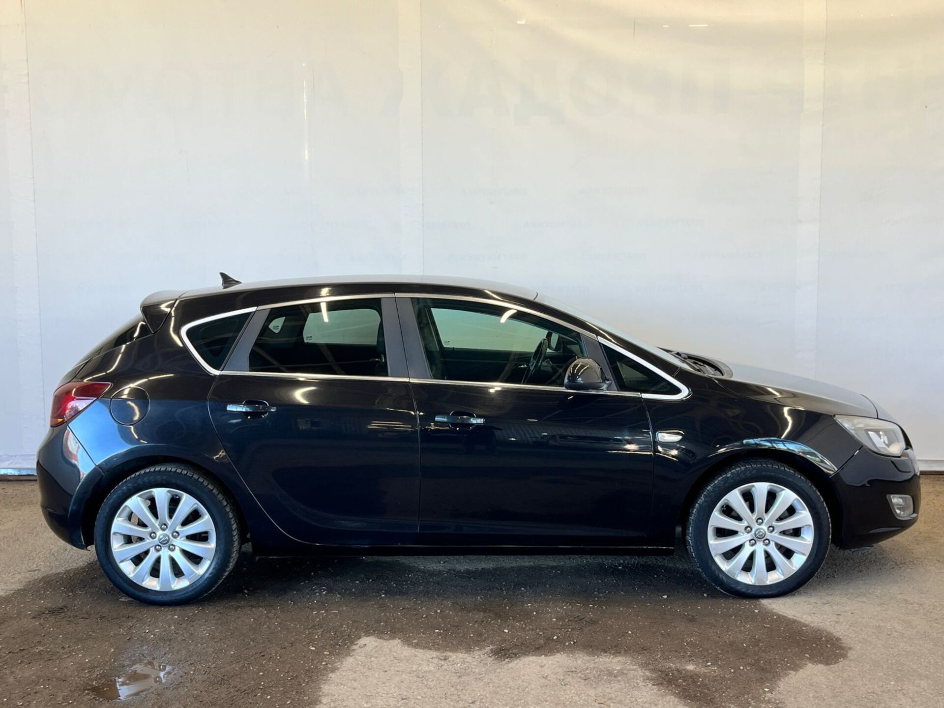 Opel Astra None 2011 г.в., 188 640 км.