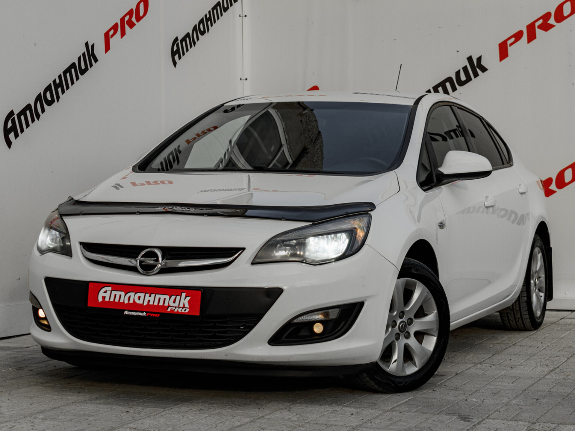 Купить Opel Astra 1.6 MT (115 л.с.), 2013 в Екатеренбурге