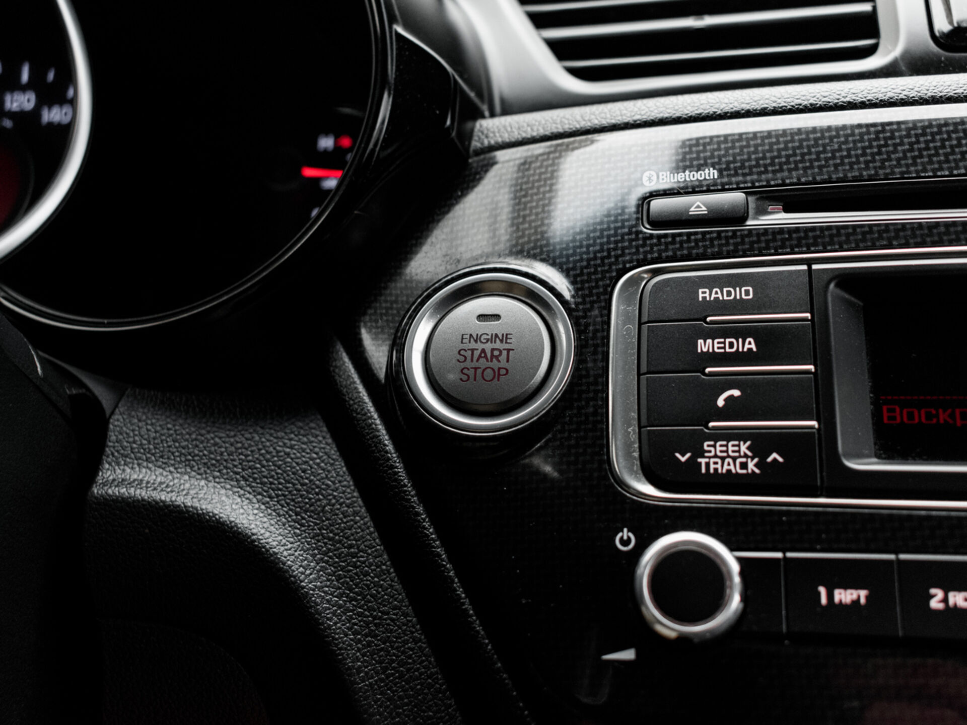 Купить Kia Rio 1.6 AT (123 л.с.), 2015 в Екатеренбурге