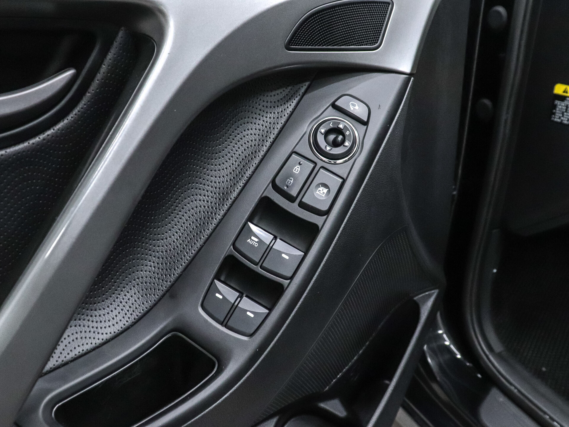 Hyundai Avante 2012 8