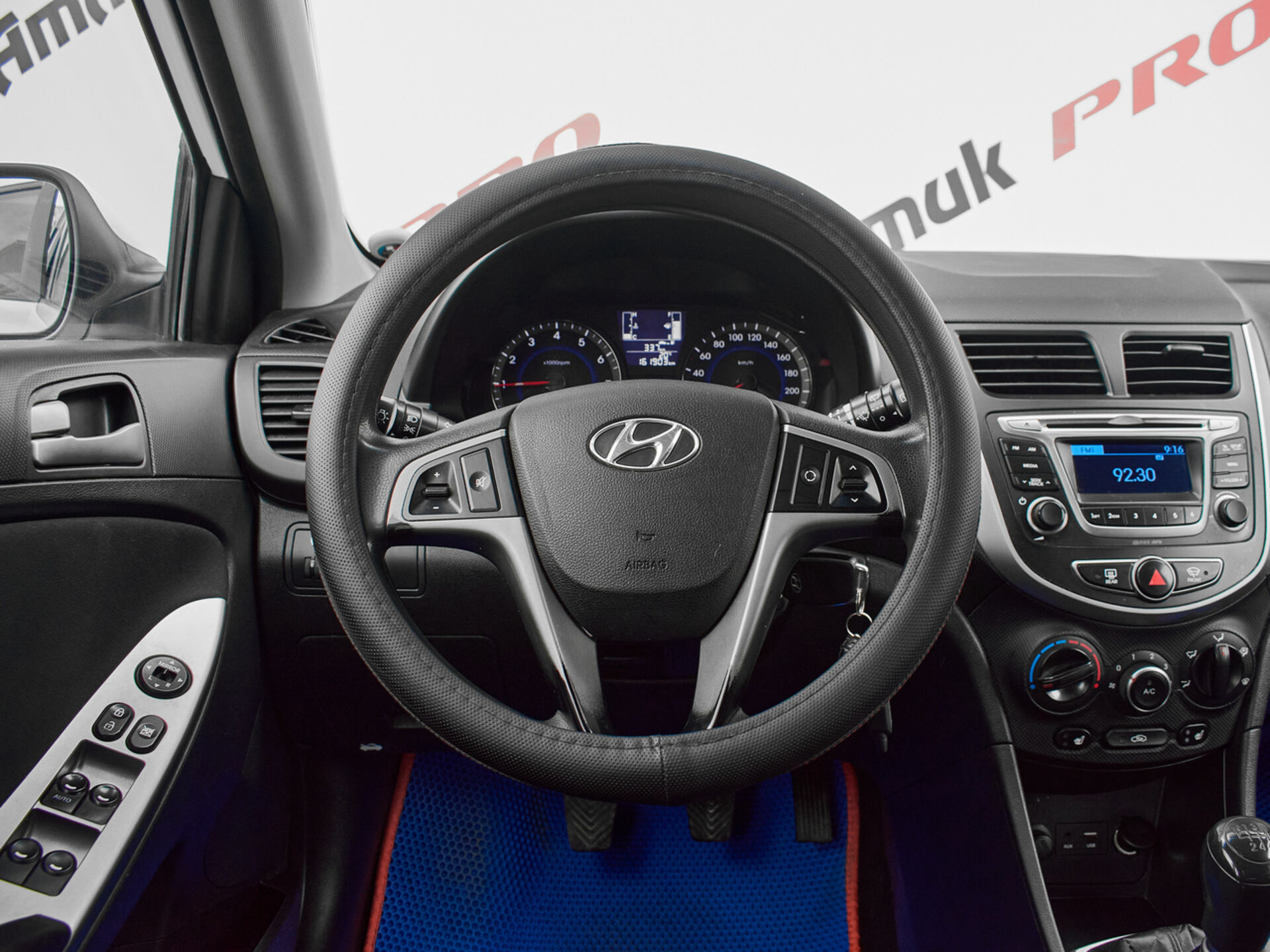 Купить Hyundai Solaris 1.6 MT (123 л.с.), 2016 в Екатеренбурге