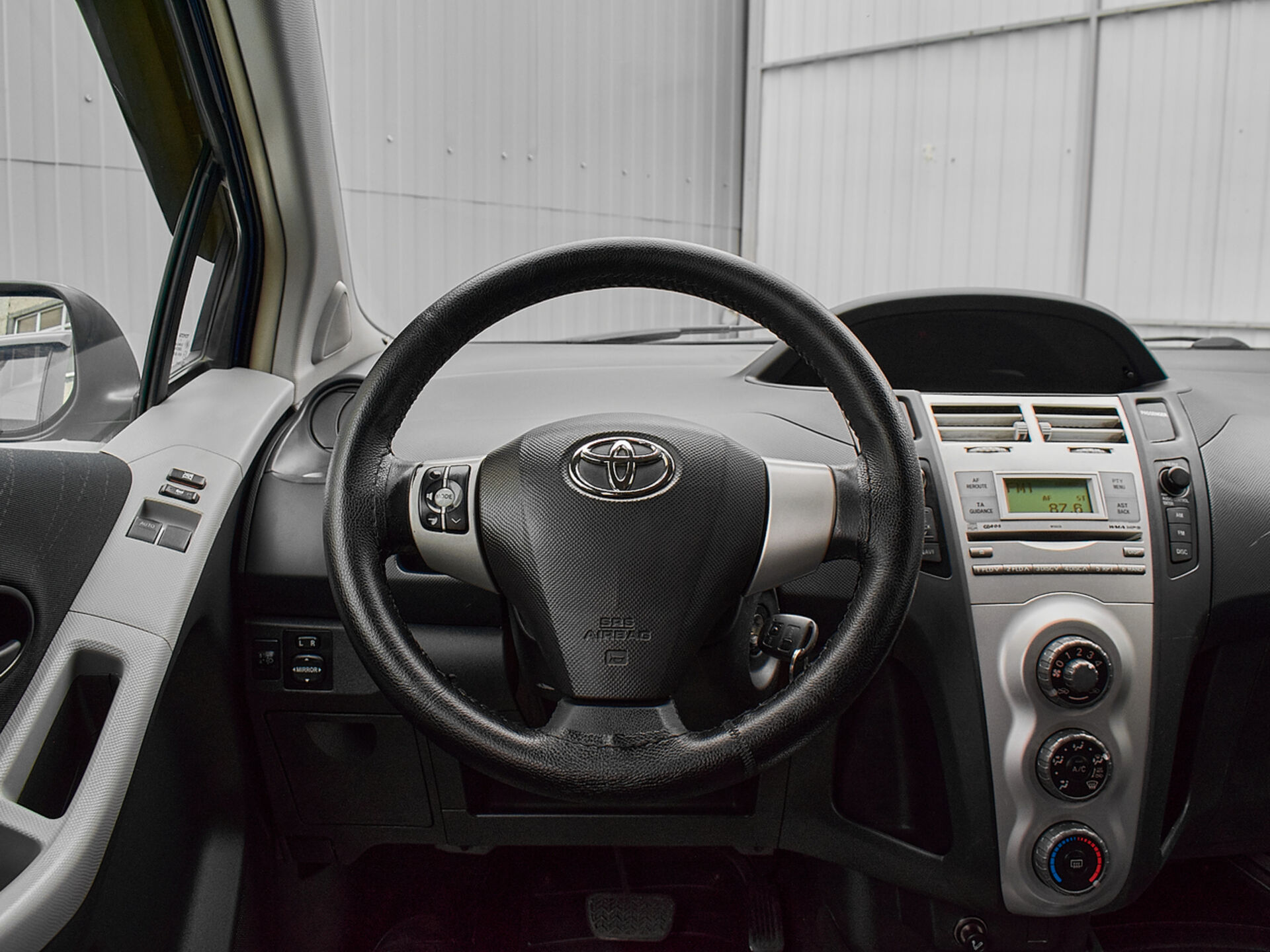 Купить Toyota Yaris Multimode 1.3 AMT (87 л.с.), 2006 в Екатеренбурге