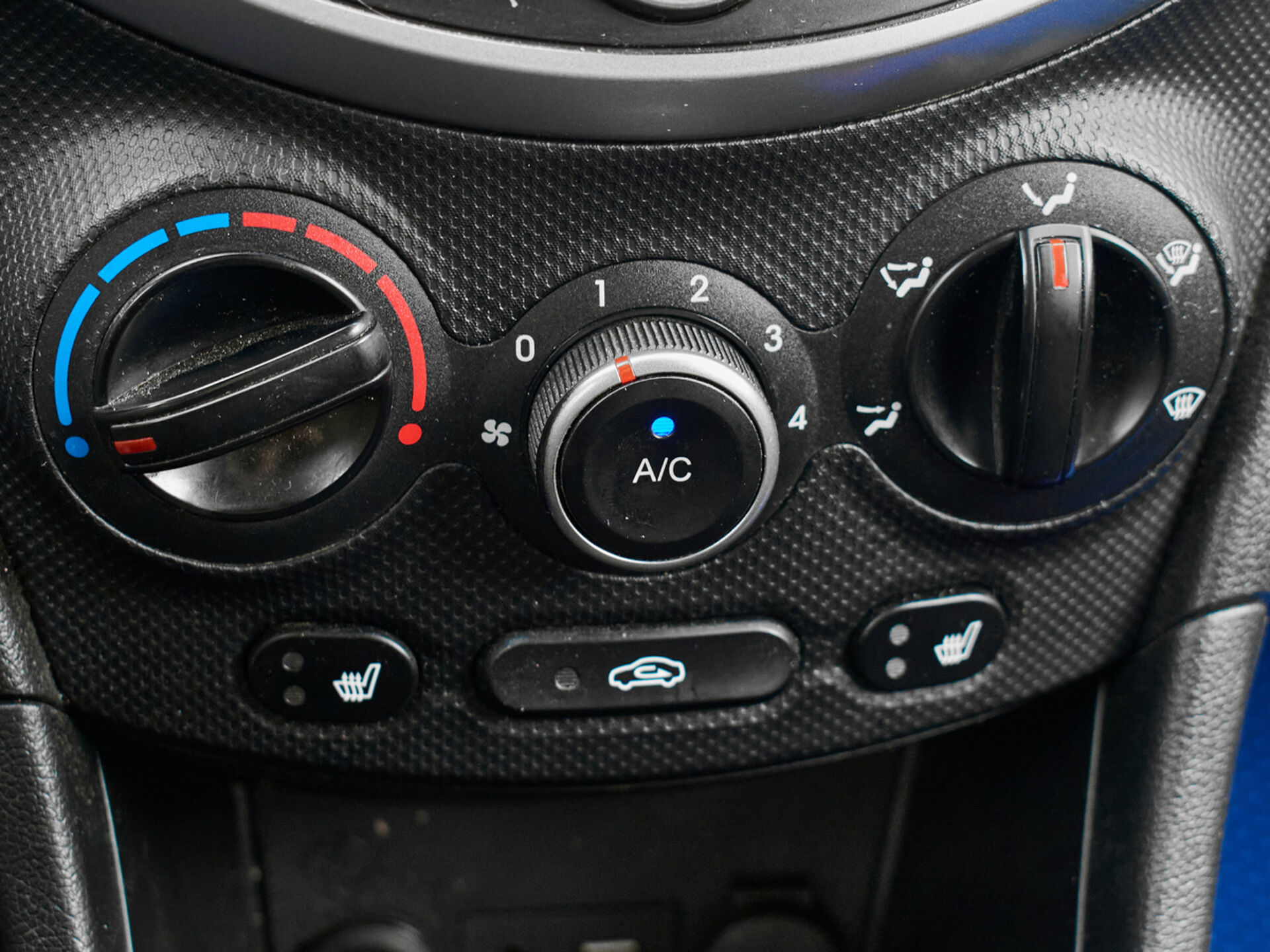Купить Hyundai Solaris 1.6 MT (123 л.с.), 2016 в Екатеренбурге