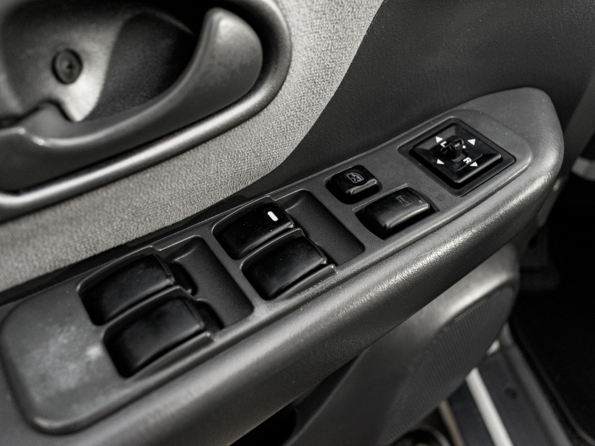 Купить Mitsubishi Montero Sport 3.0 AT (177 л.с.), 2001 в Екатеренбурге