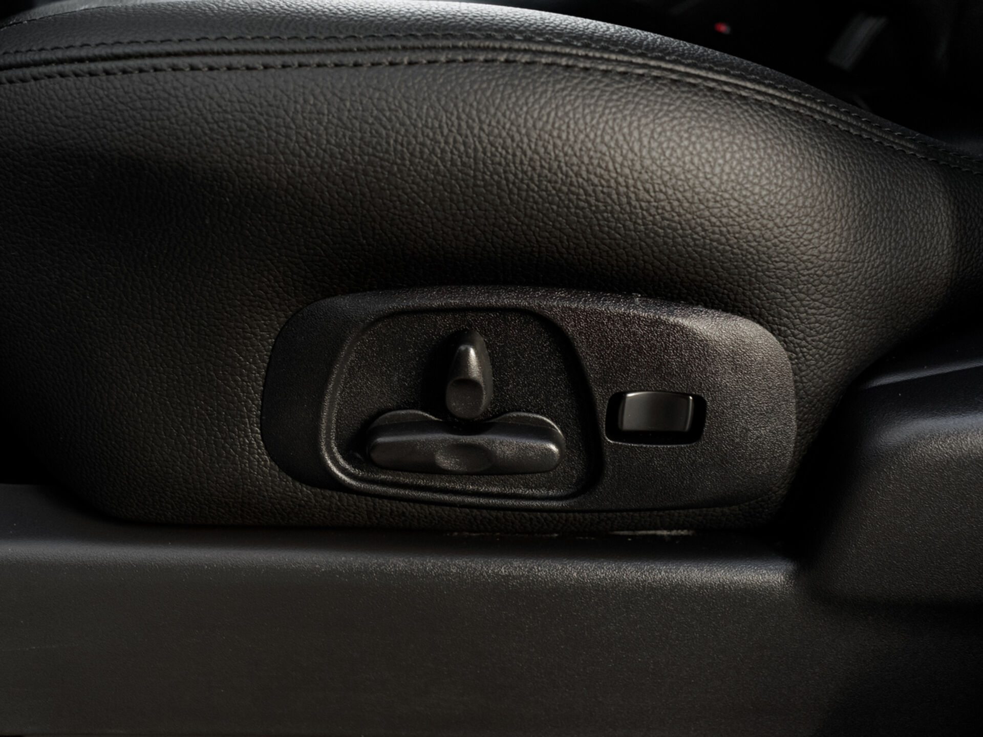 Купить Mitsubishi Pajero 3.0 AT (178 л.с.) 4WD, 2012 в Екатеренбурге