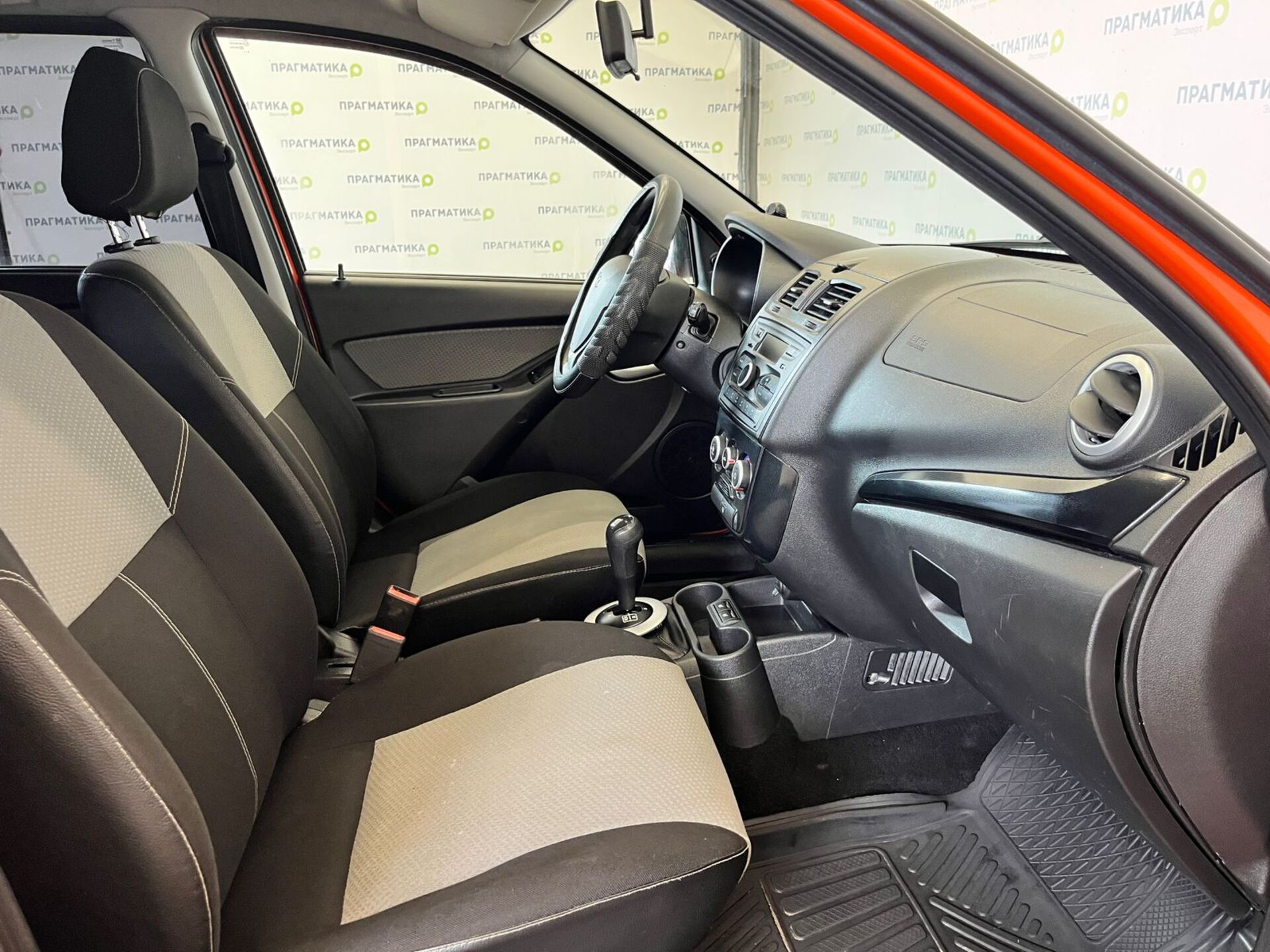 Lada Kalina None 2015 г.в., 115 000 км.