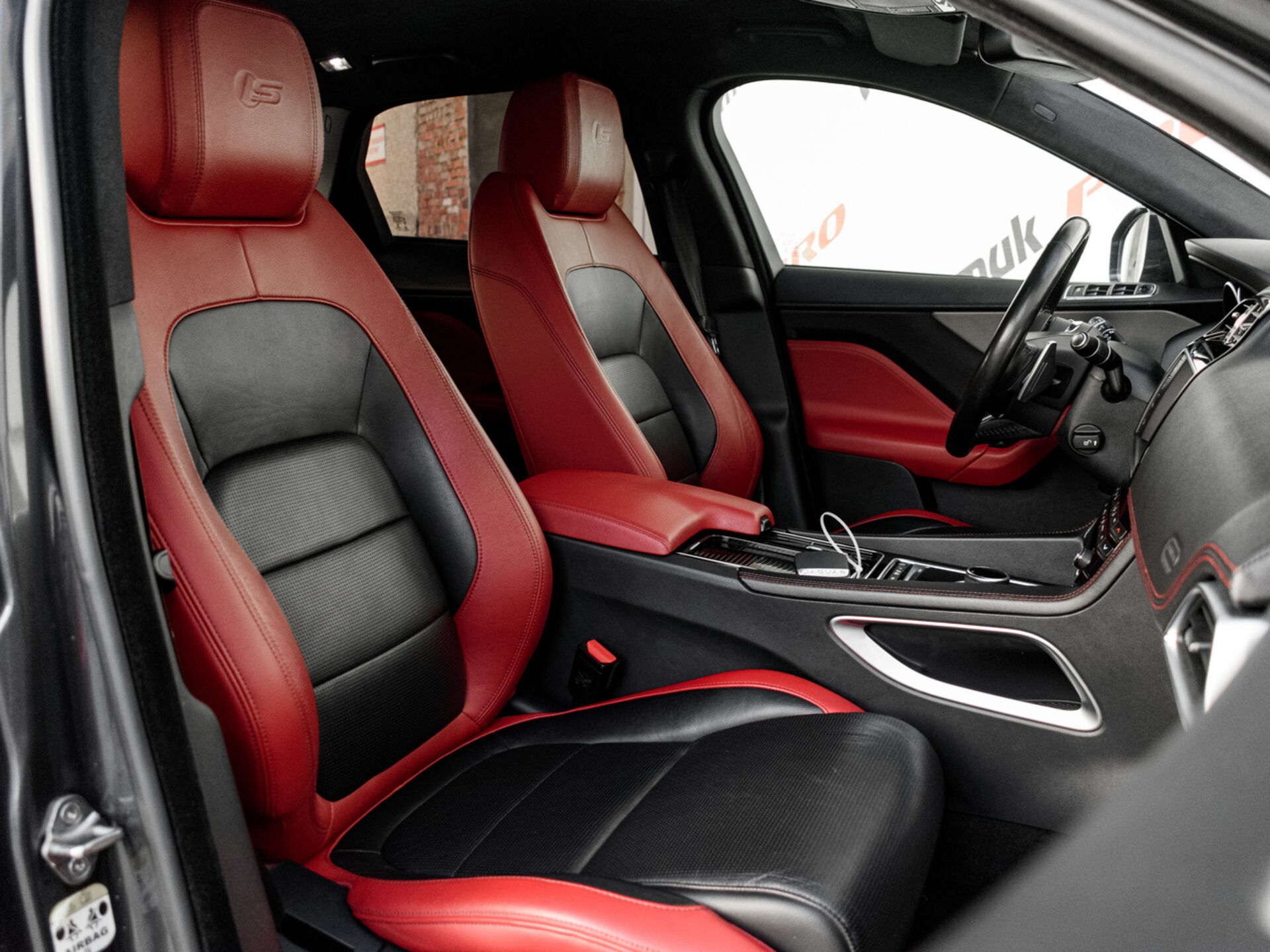 Купить Jaguar F-Pace 3.0d AT (300 л.с.) 4WD, 2018 в Екатеренбурге