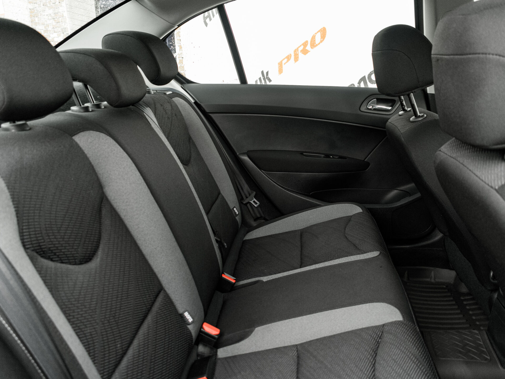 Купить Peugeot 408 1.6 MT (115 л.с.), 2015 в Екатеренбурге