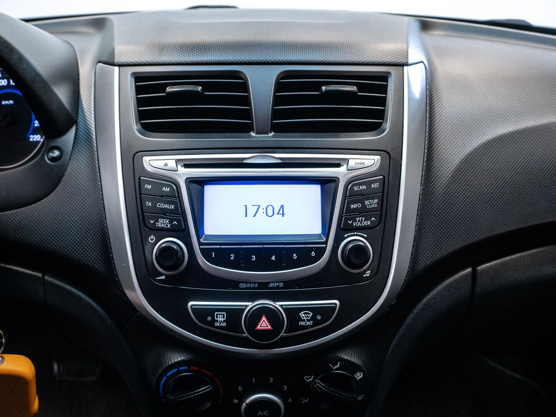 Hyundai Solaris 2014 13