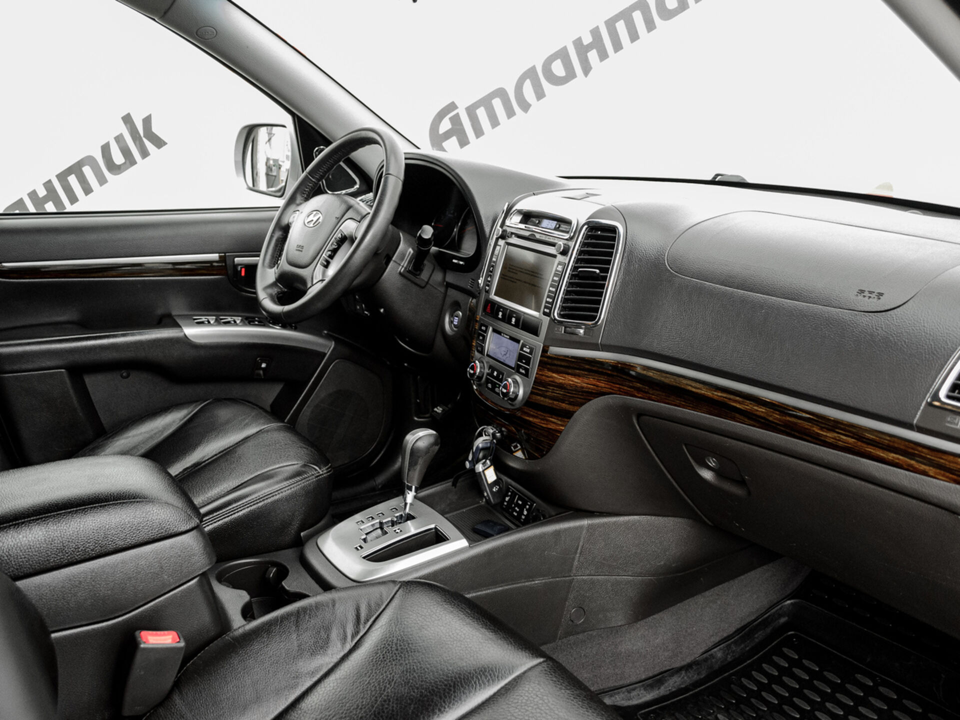 Купить Hyundai Santa Fe 2.4 AT (174 л.с.) 4WD, 2011 в Екатеренбурге