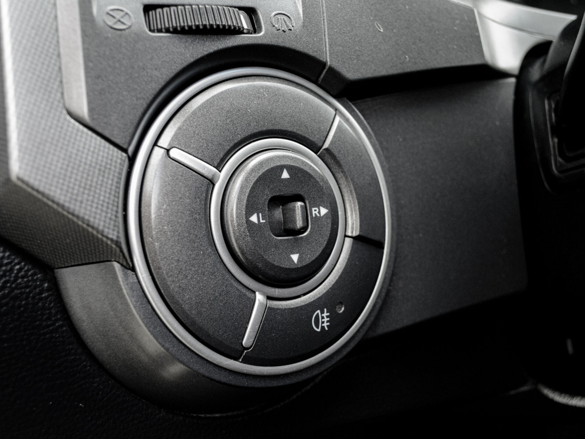 Купить SsangYong Kyron 6-speed 2.3 AT (150 л.с.) 4WD, 2013 в Екатеренбурге