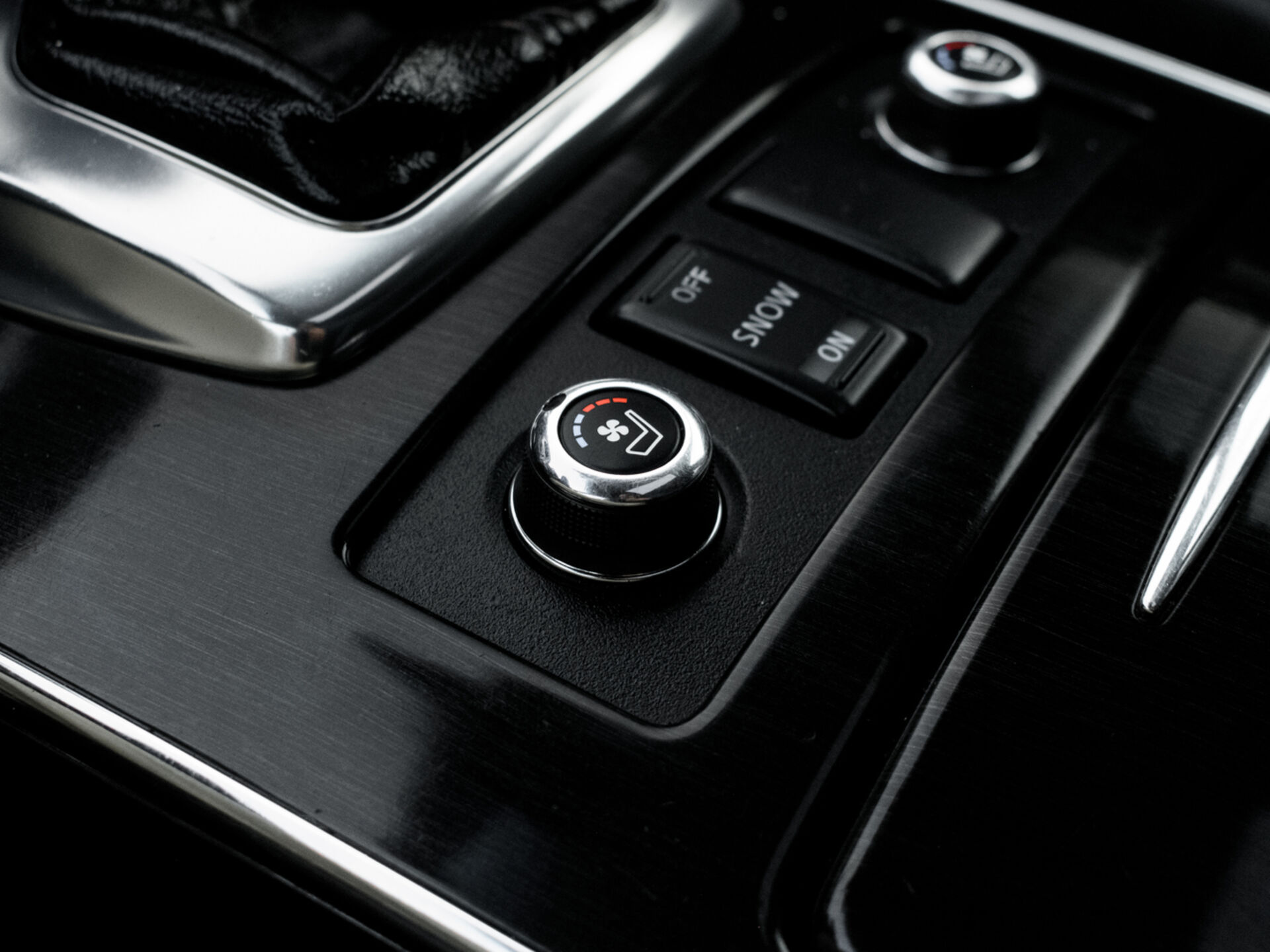 Купить Infiniti FX FX37 3.7 AT (333 л.с.) 4WD, 2010 в Екатеренбурге