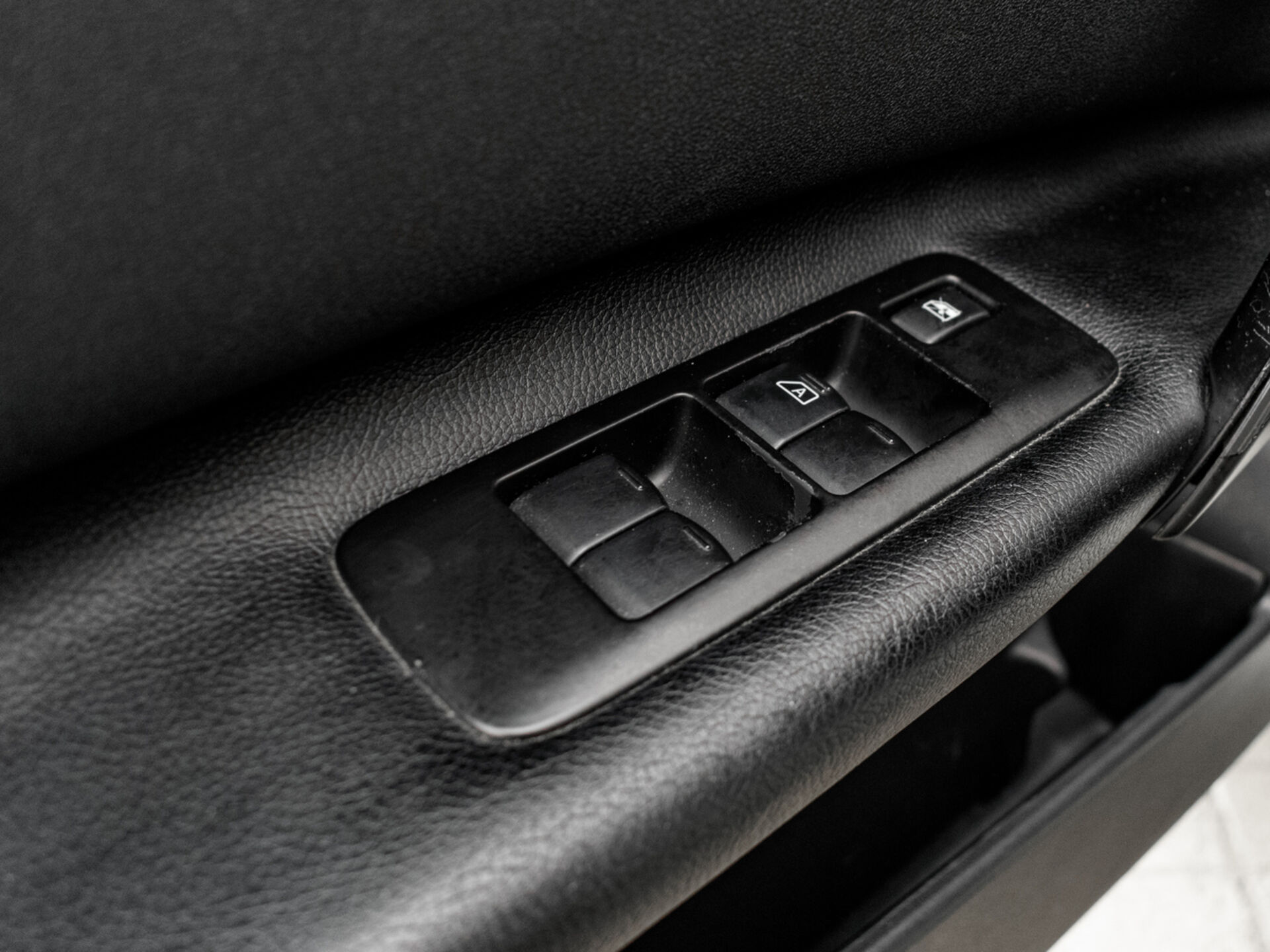 Купить Nissan Qashqai 2.0 MT (141 л.с.) 4WD, 2013 в Екатеренбурге