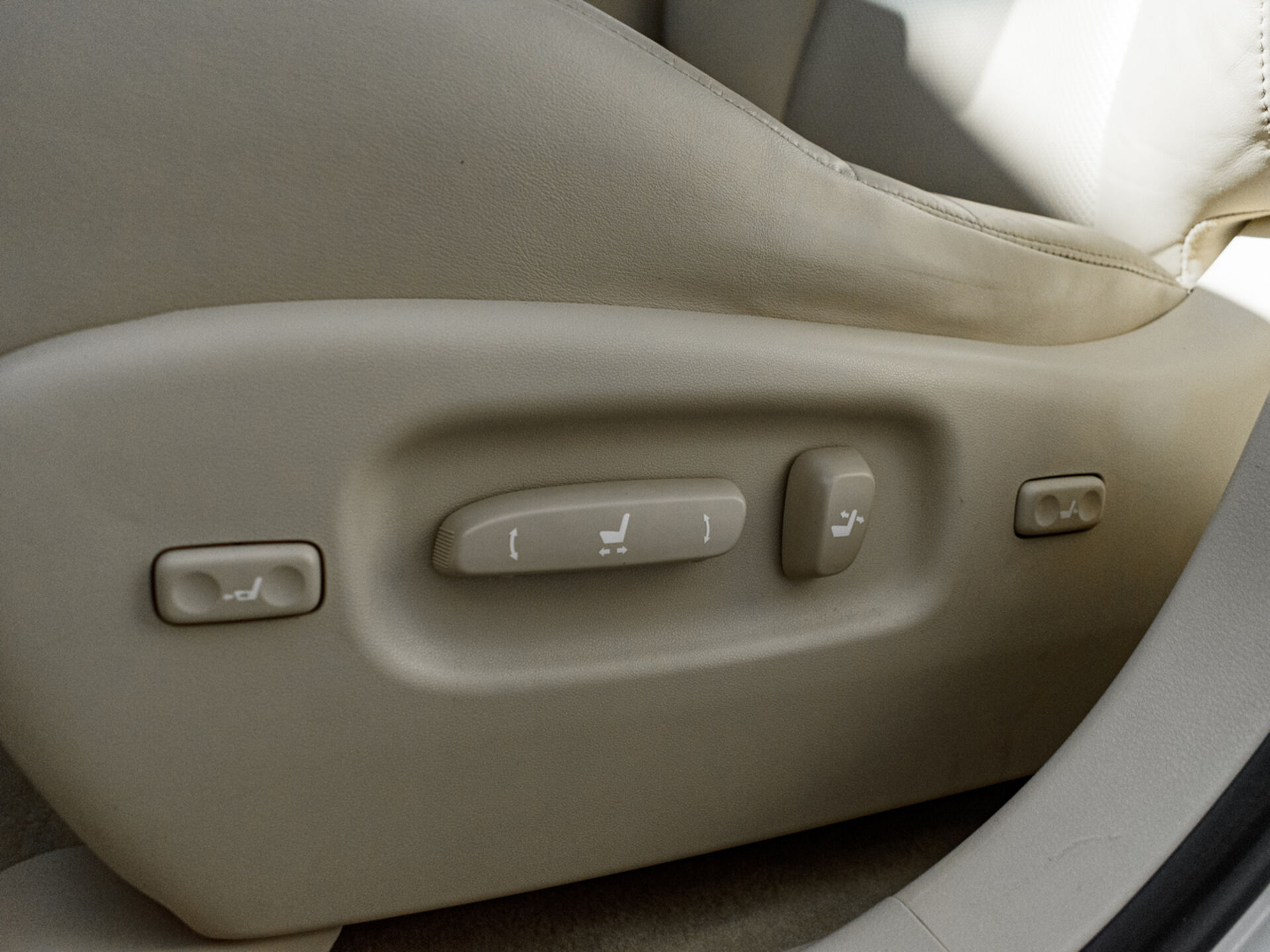 Купить Lexus RX 450h 3.5hyb CVT (249 л.с.) 4WD, 2010 в Екатеренбурге