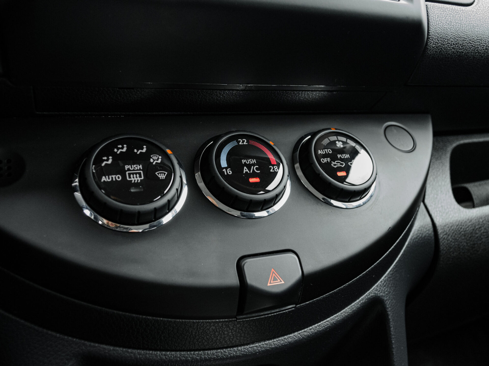 Купить Nissan Note 1.6 AT (110 л.с.), 2013 в Екатеренбурге