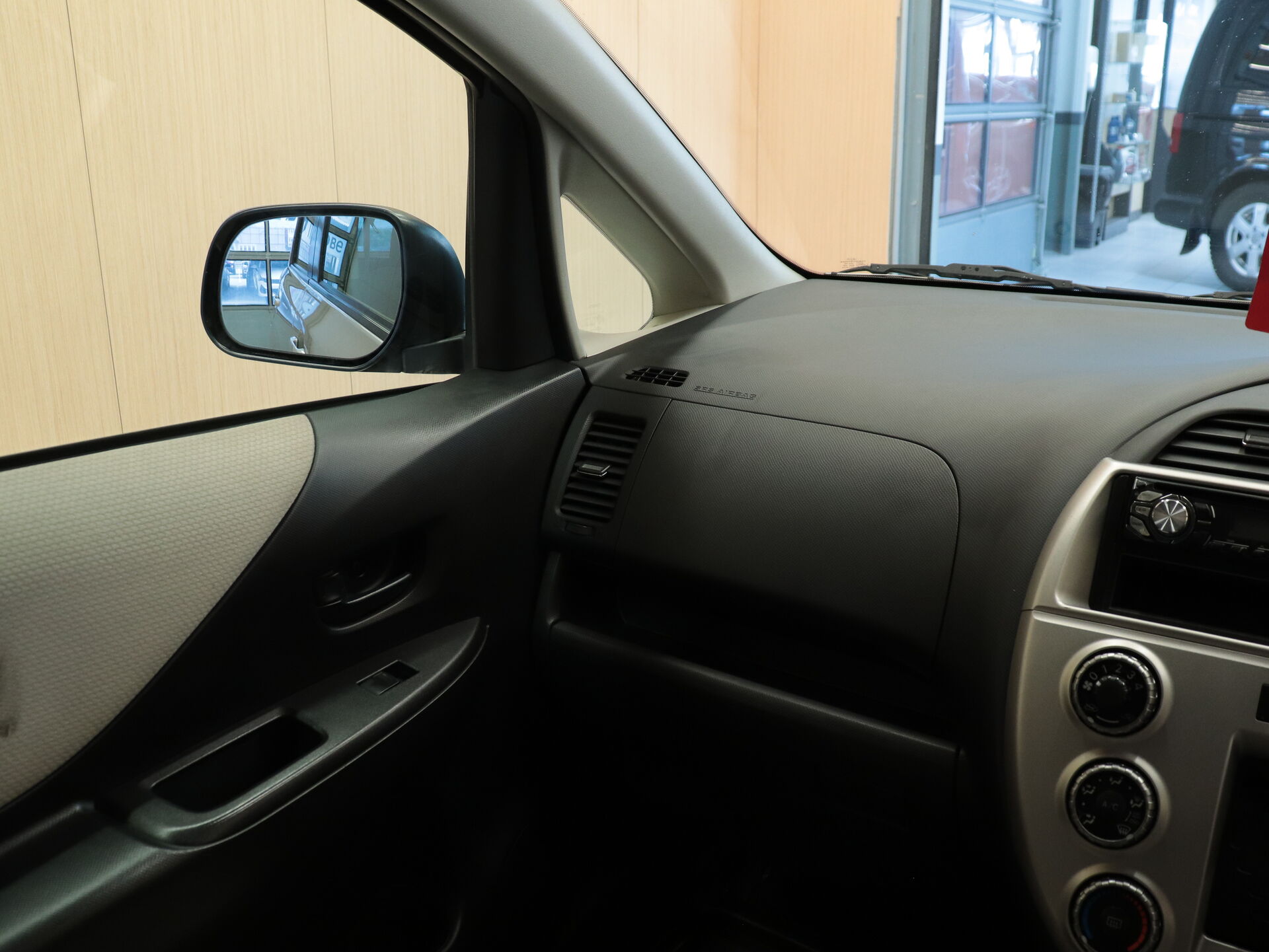 Toyota Ractis 2010 13