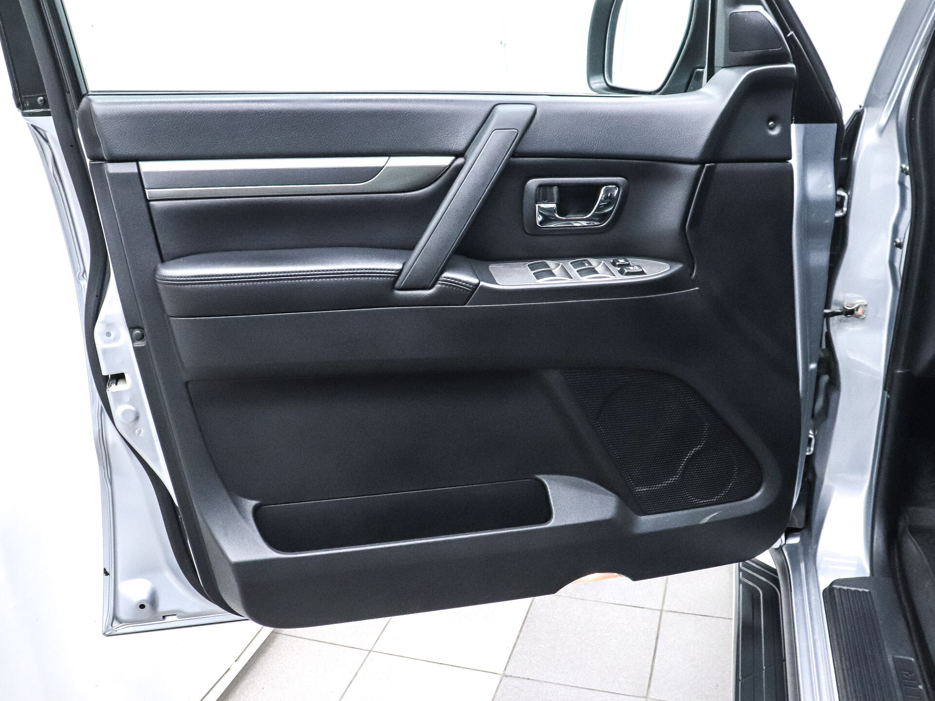 Mitsubishi Pajero 2010 7