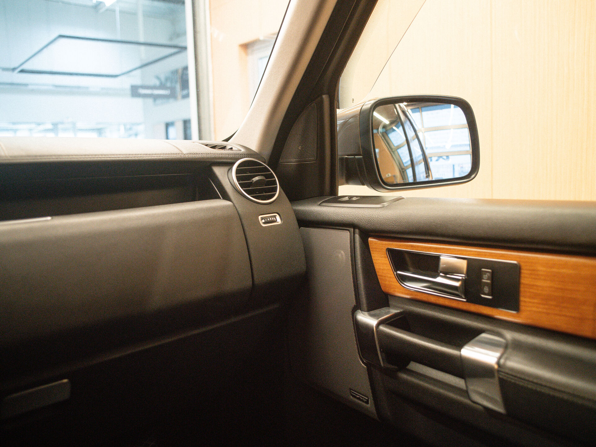 Land Rover Discovery 2012 18