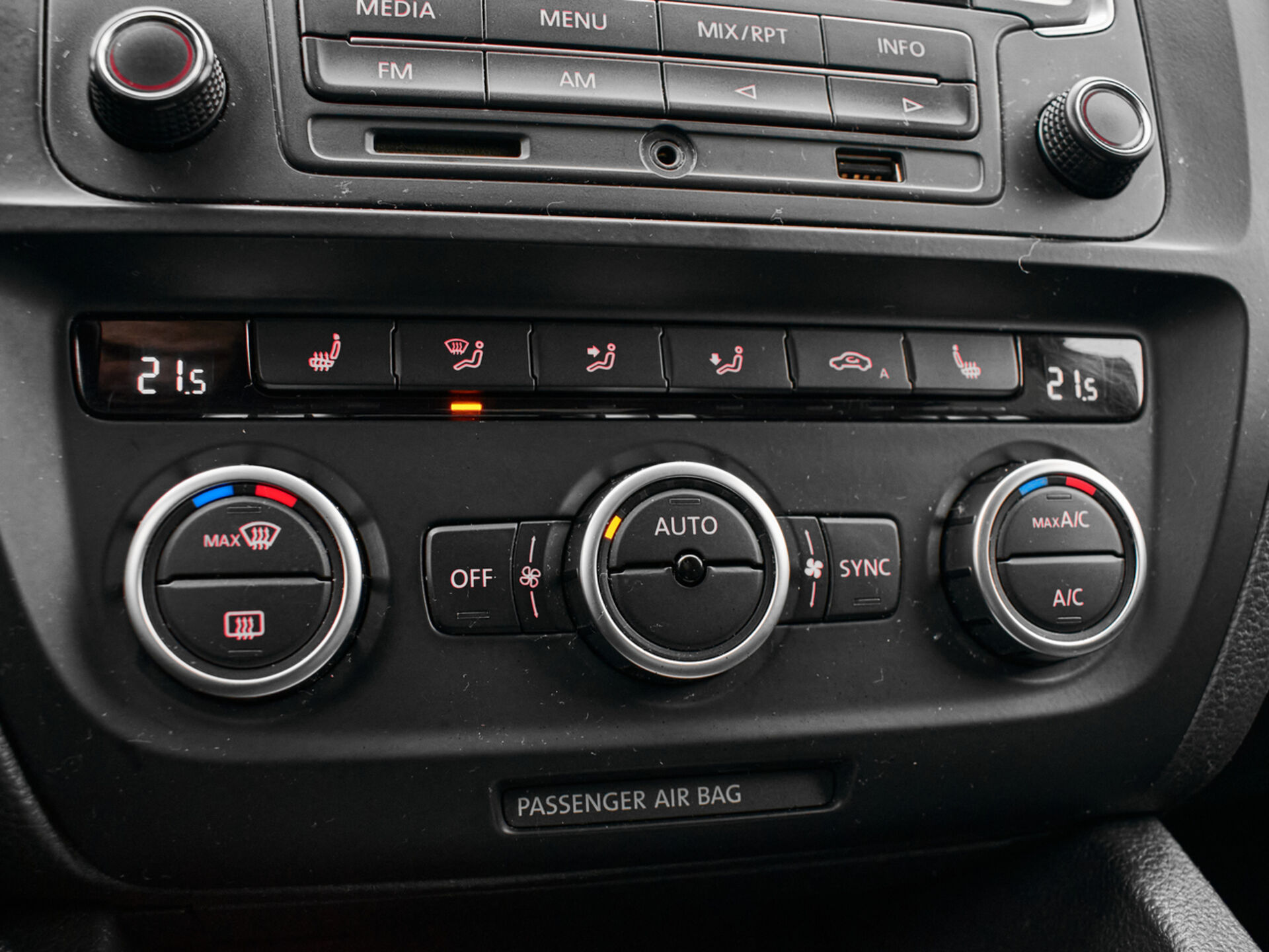 Купить Volkswagen Jetta 1.6 AT (105 л.с.), 2013 в Екатеренбурге