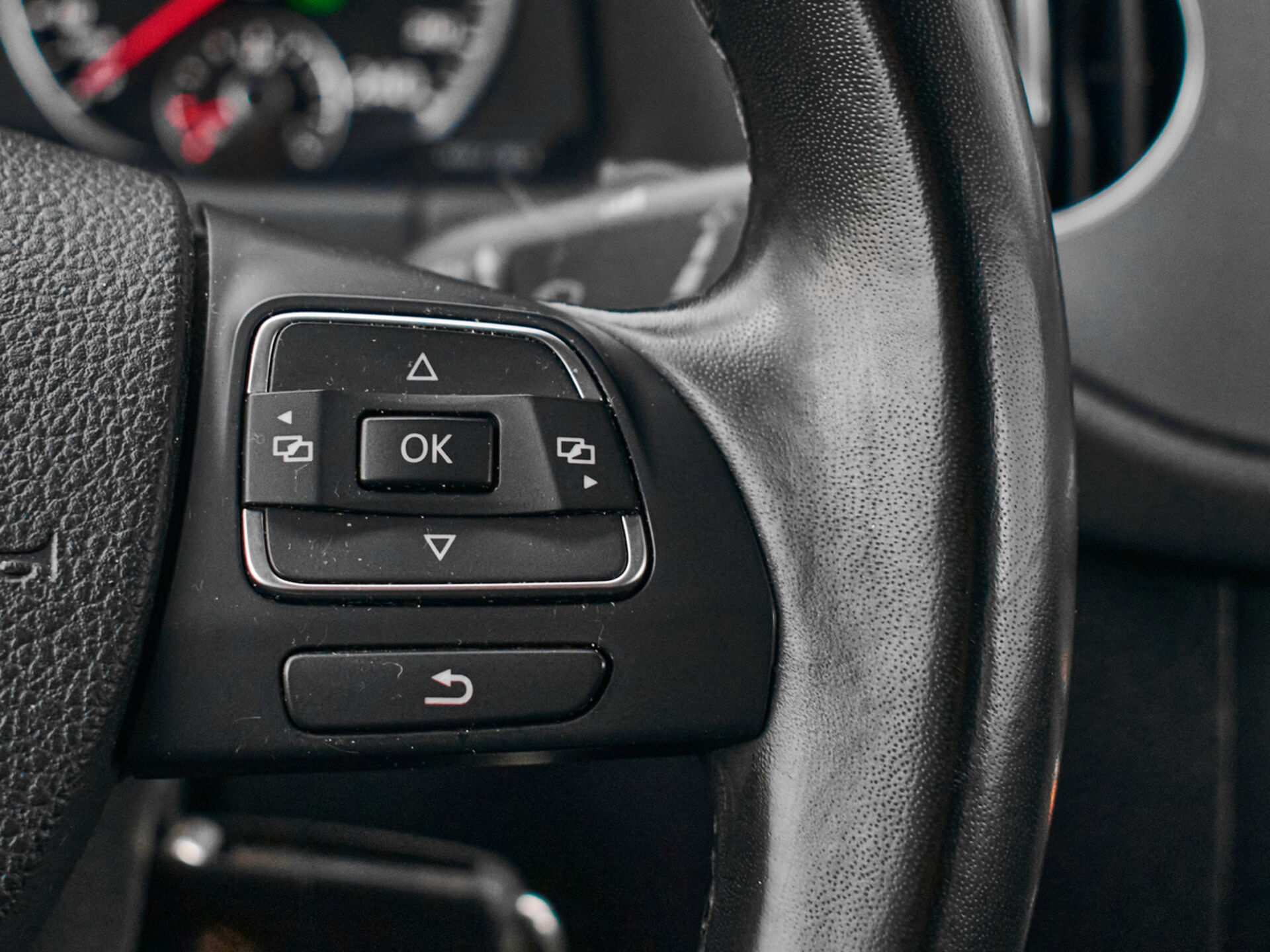 Купить Volkswagen Tiguan 1.4 AMT (150 л.с.), 2014 в Екатеренбурге