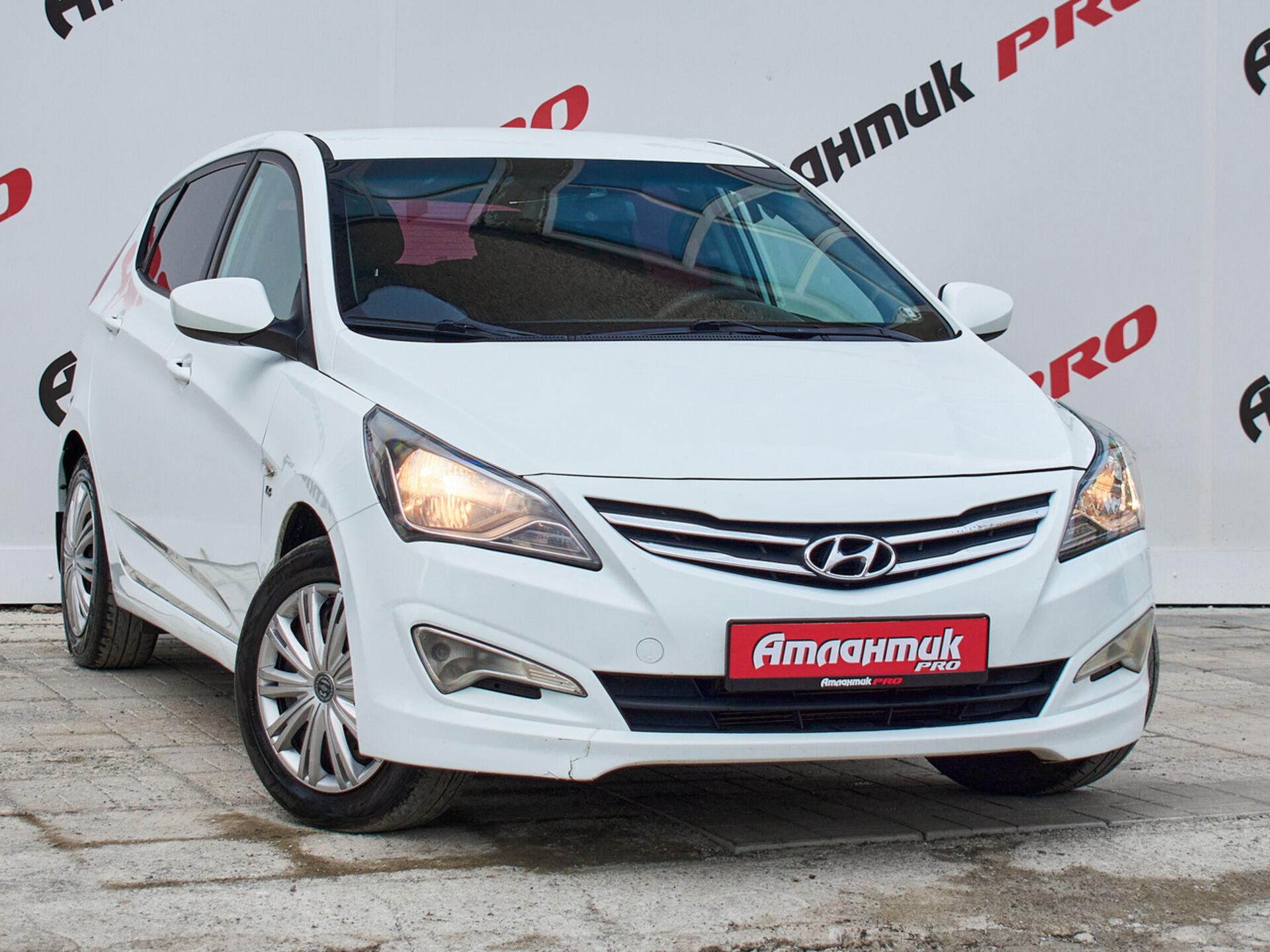 Купить Hyundai Solaris 1.6 MT (123 л.с.), 2016 в Екатеренбурге
