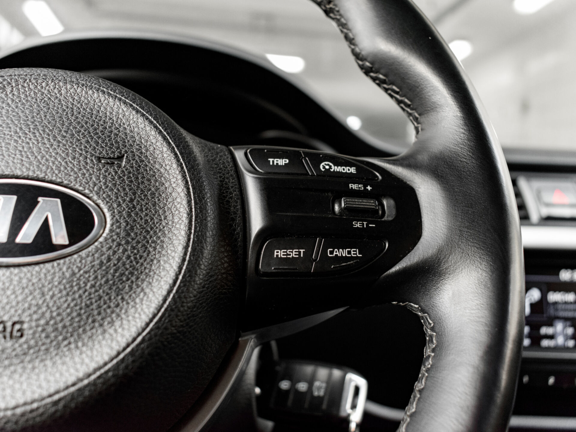 Купить Kia Rio X-Line 1.6 AT (123 л.с.), 2017 в Екатеренбурге