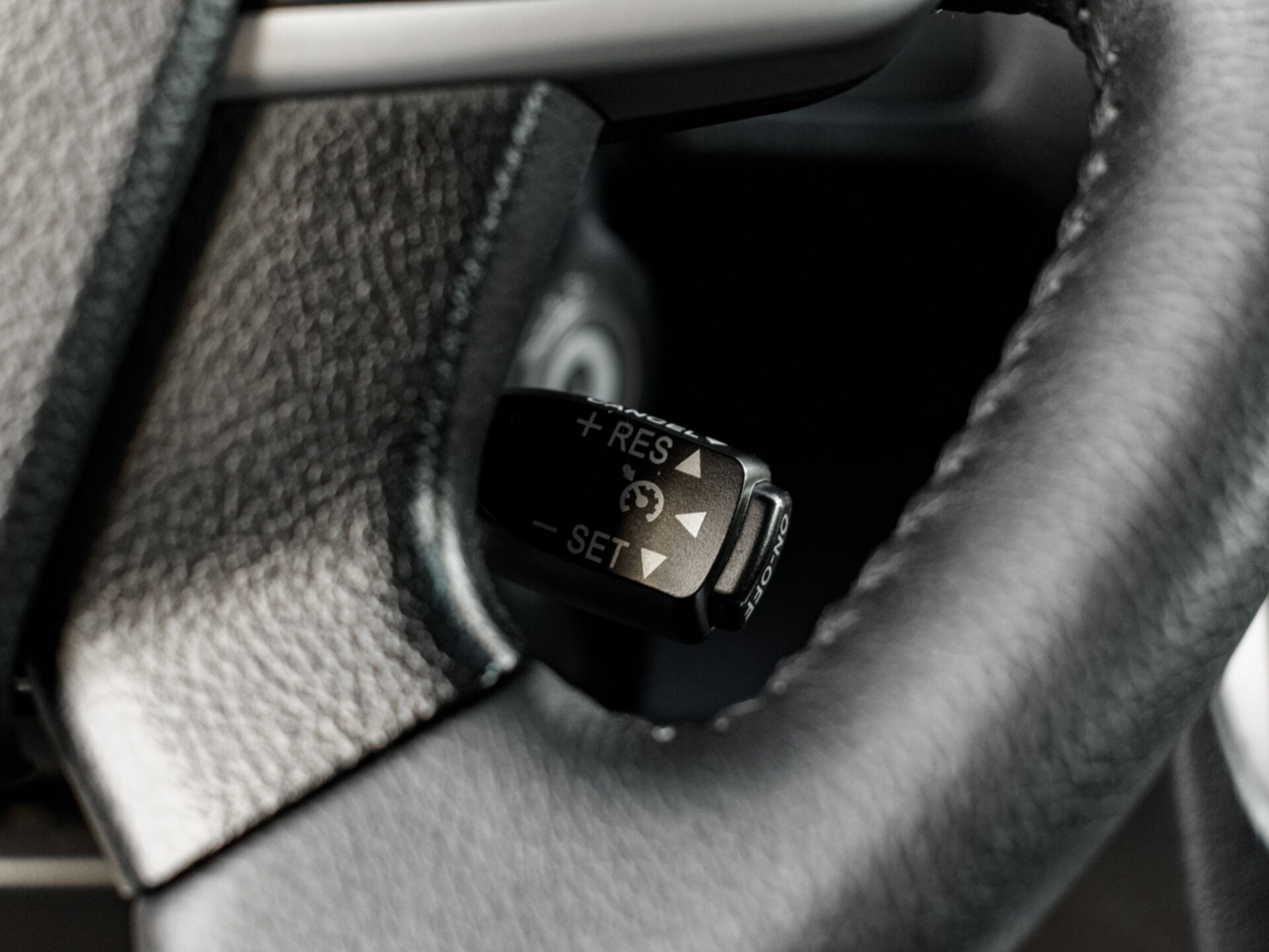 Купить Toyota Camry 2.5 AT (181 л.с.), 2013 в Екатеренбурге