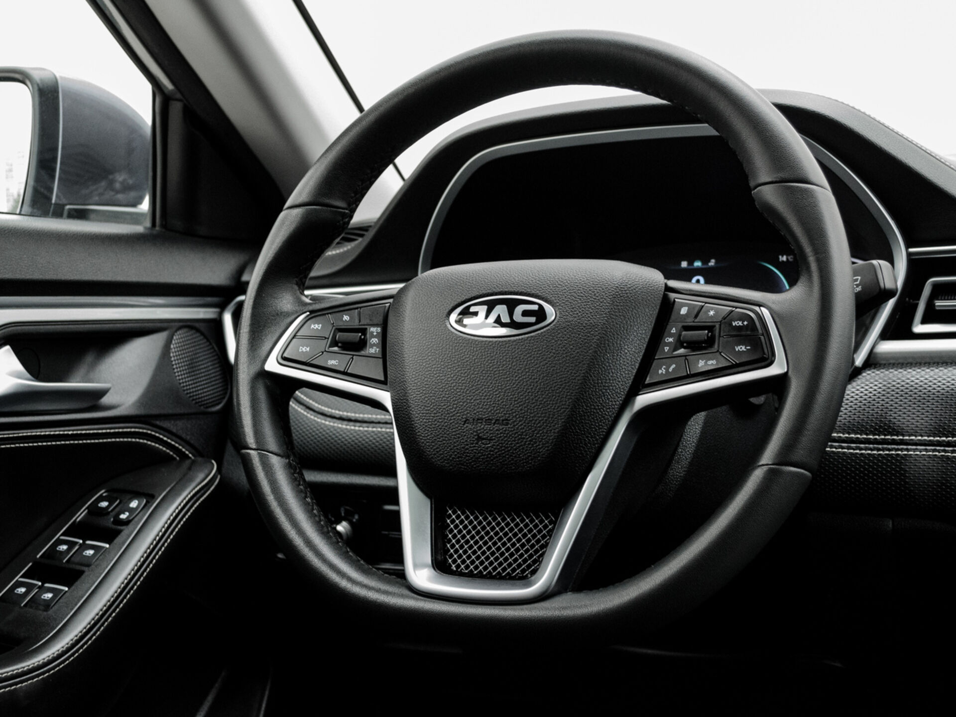 Купить JAC J7 1.5 CVT (136 л.с.), 2023 в Екатеренбурге