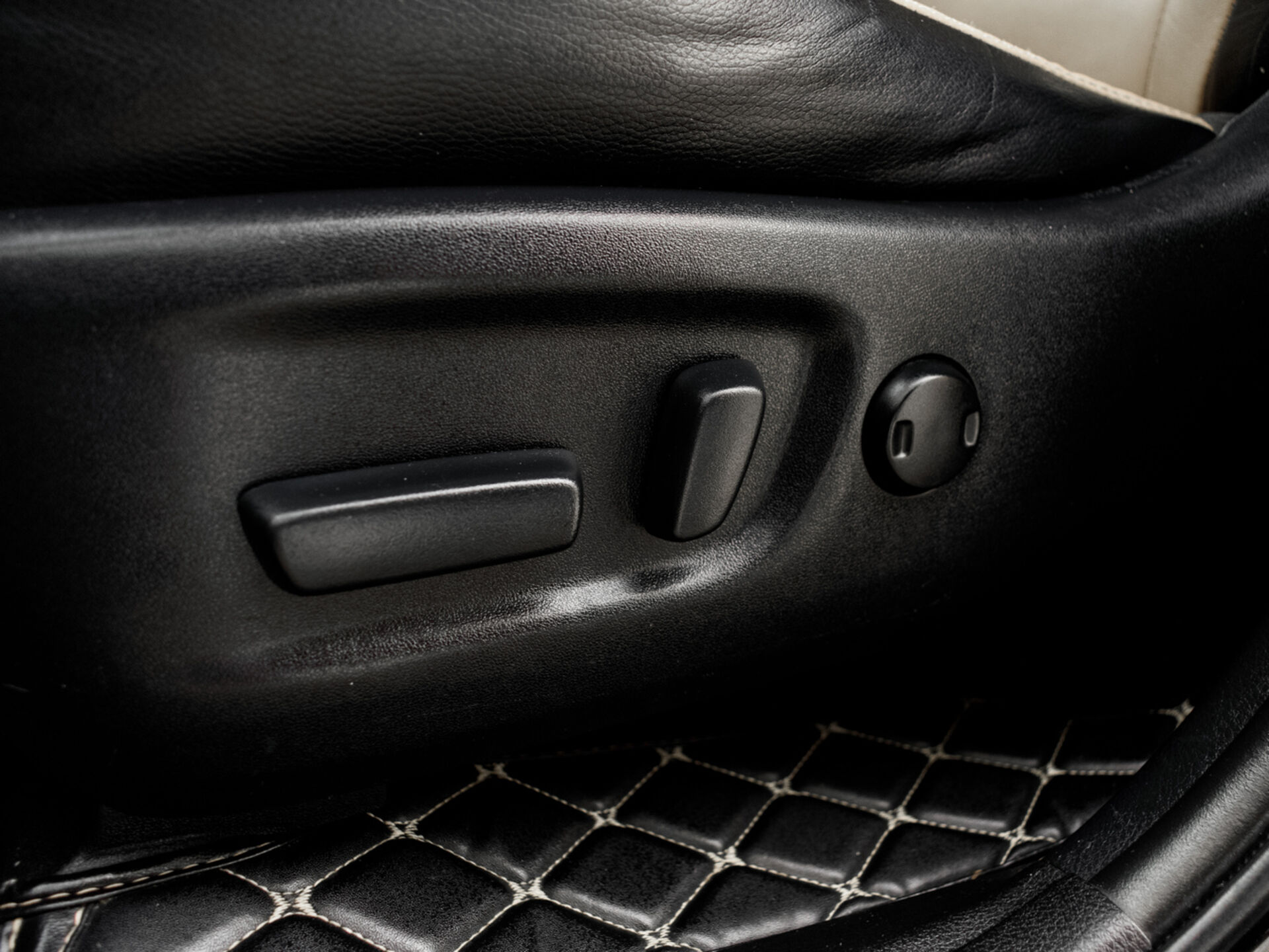 Купить Toyota RAV4 2.0 CVT (146 л.с.) 4WD, 2017 в Екатеренбурге