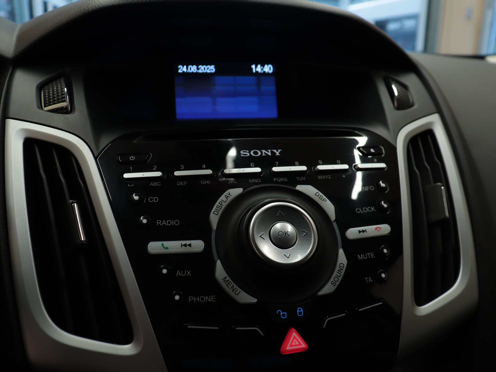 Ford Focus 2011 14