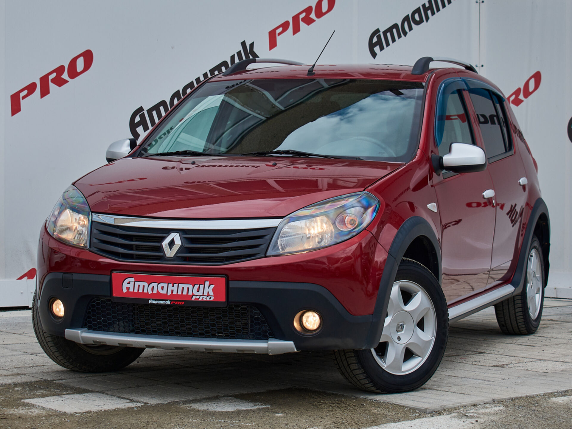Купить Renault Sandero Stepway 1.6 AT (103 л.с.), 2013 в Екатеренбурге