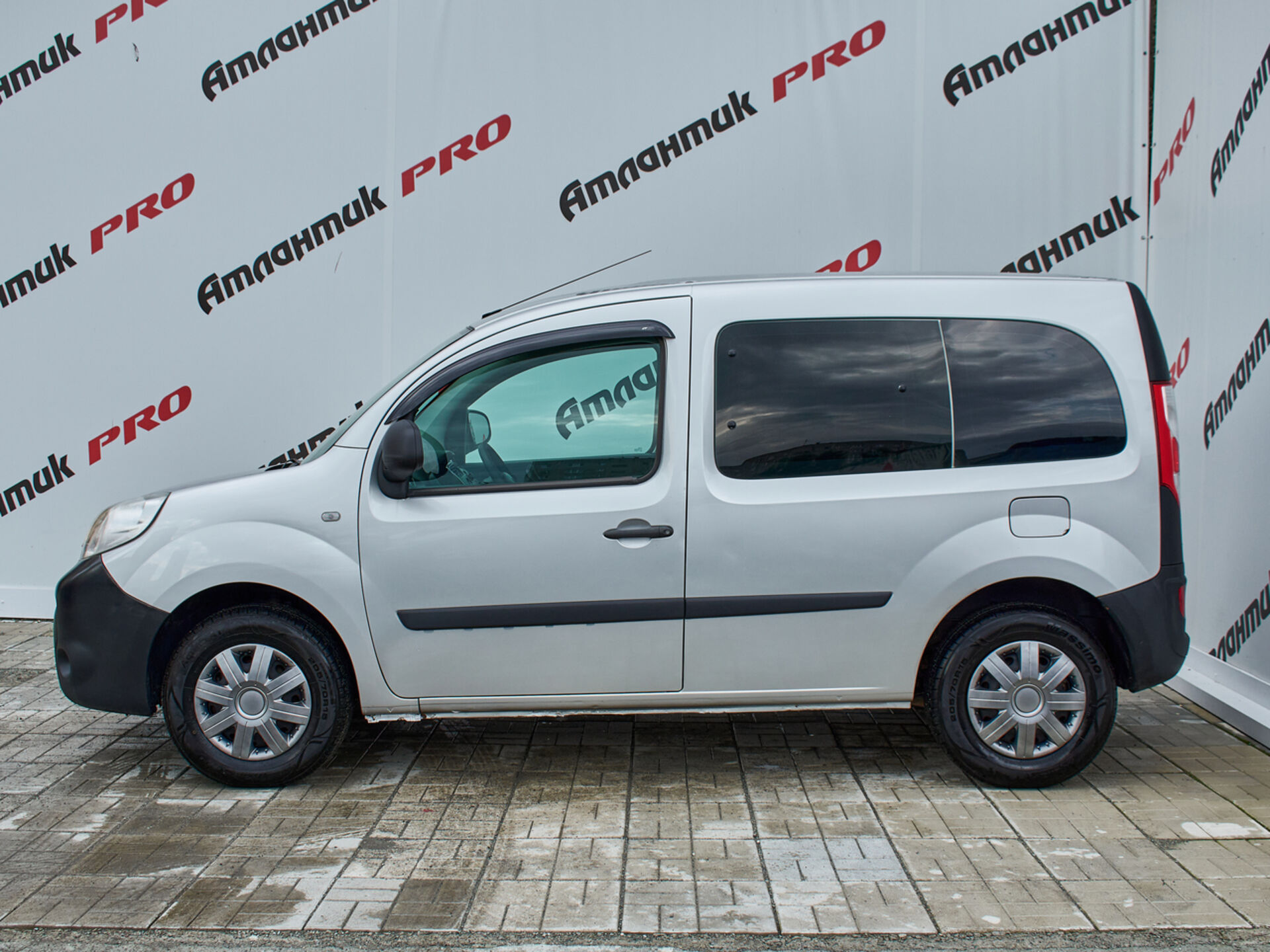 Купить Renault Kangoo 1.6 MT (102 л.с.), 2013 в Екатеренбурге