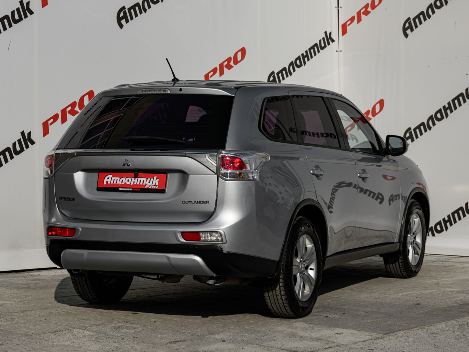Купить Mitsubishi Outlander 2.0 CVT (146 л.с.) 4WD, 2014 в Екатеренбурге